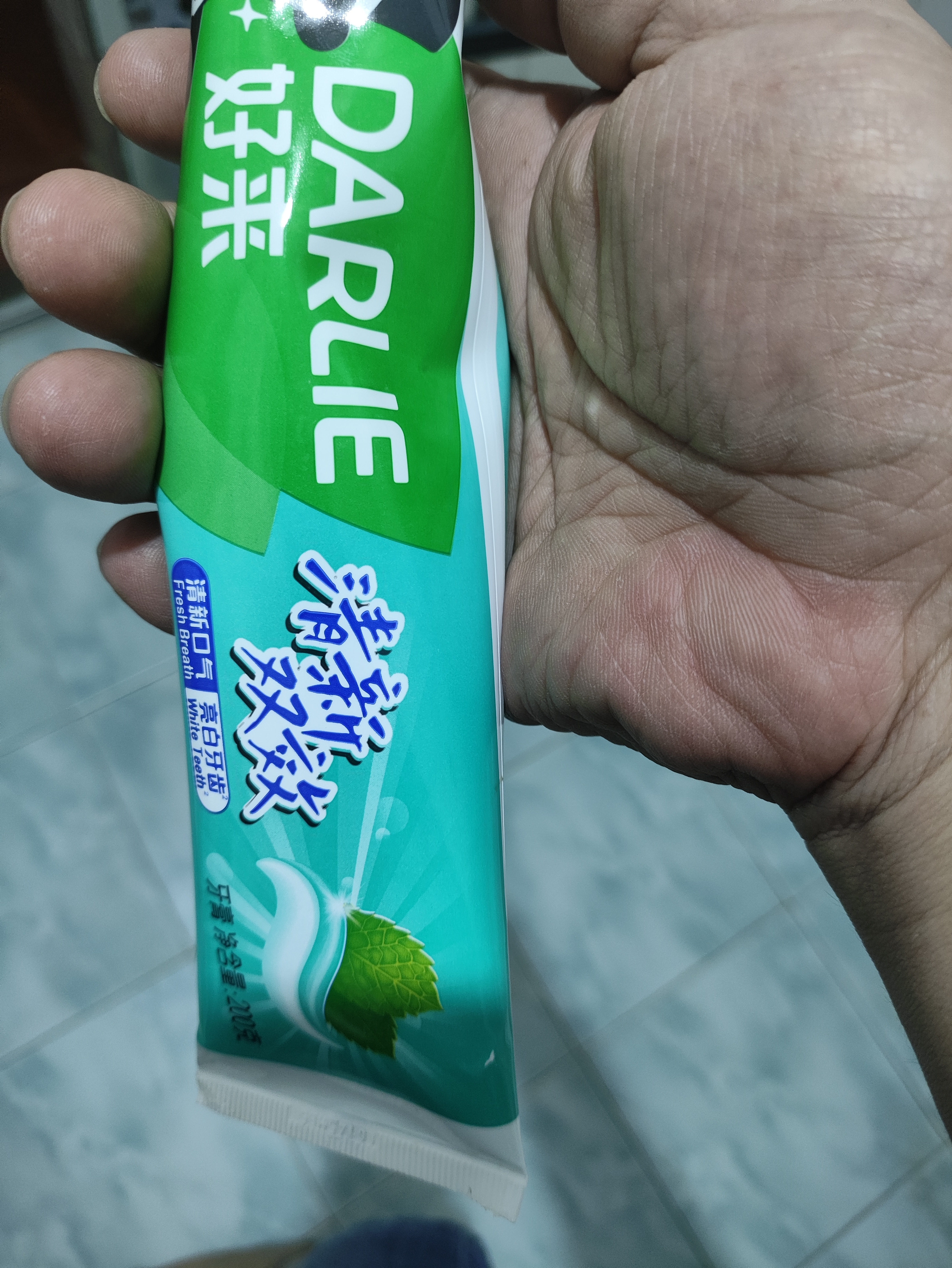 好来（DARLIE）原黑人超白竹炭牙膏清新口气去黄去牙渍去烟渍亮白3支共520g 实拍图