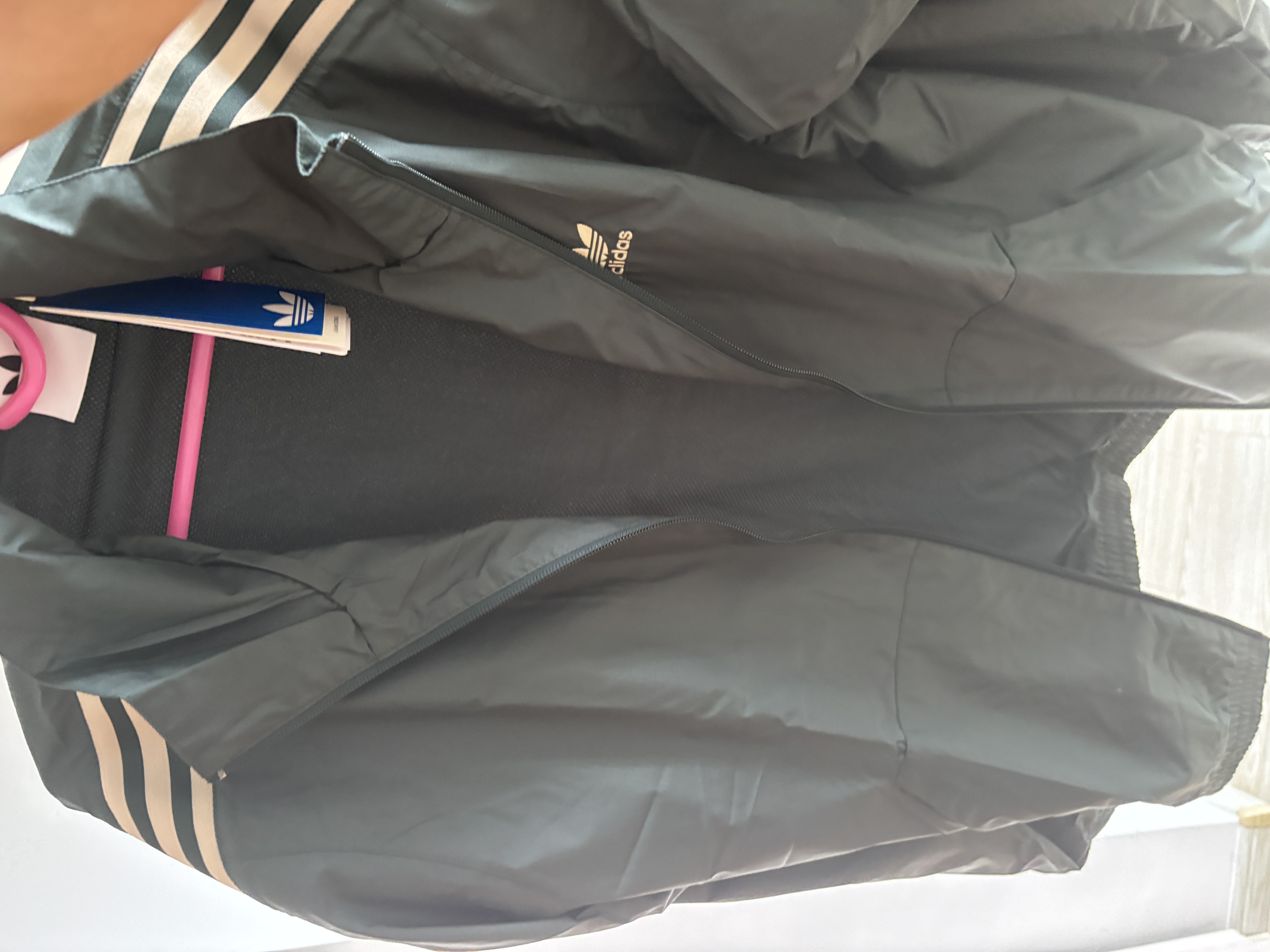 adidas通勤百搭三条纹休闲运动夹克早秋外套男女阿迪达斯三叶草 暗绿 (推荐选大一码)   L 实拍图