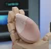 罗技（Logitech）Lift人体工学鼠标 垂直鼠标 小手鼠标 无线蓝牙鼠标 3台设备秒切换 带Logi Bolt接收器 粉色 实拍图