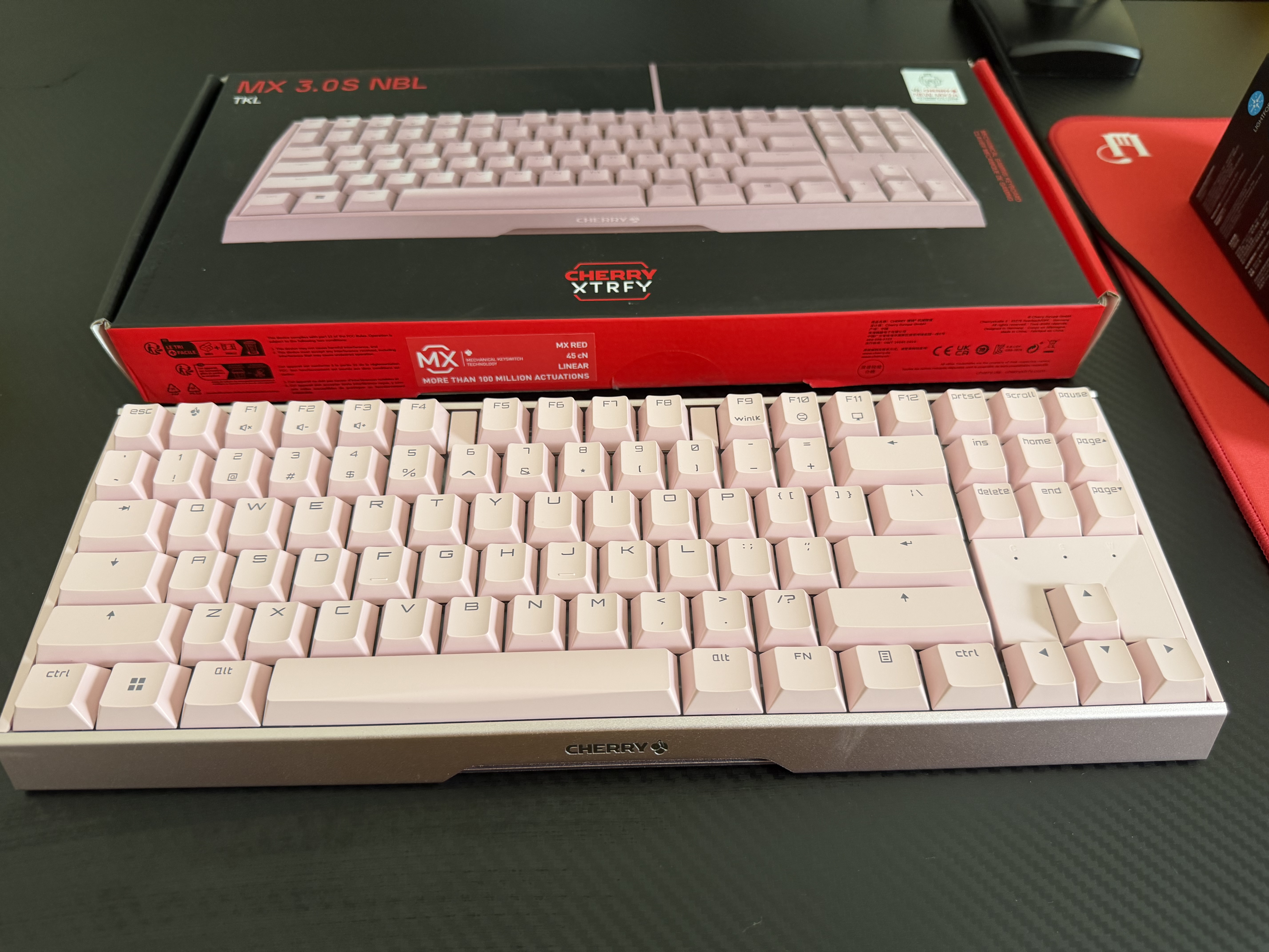 CHERRY樱桃MX 3.0S TKL机械键盘有线游戏电竞键盘 办公电脑键盘 铝合金外壳 侧刻键帽无钢板结构87 粉色 无光 红轴 实拍图