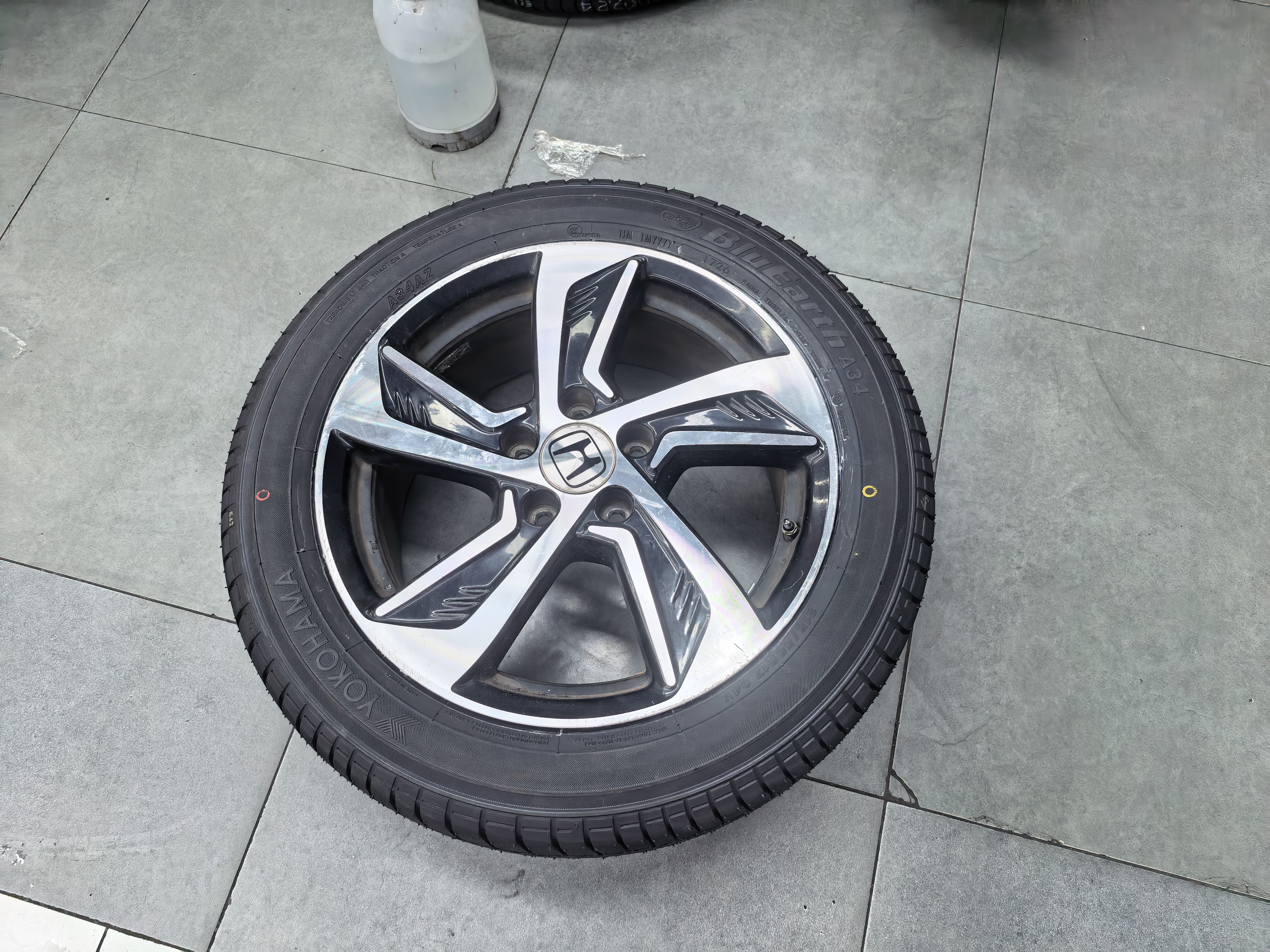 优科豪马横滨轮胎 215/55R17 94V A34AZ 原配本田/奥德赛/锐志适配凯美瑞 实拍图