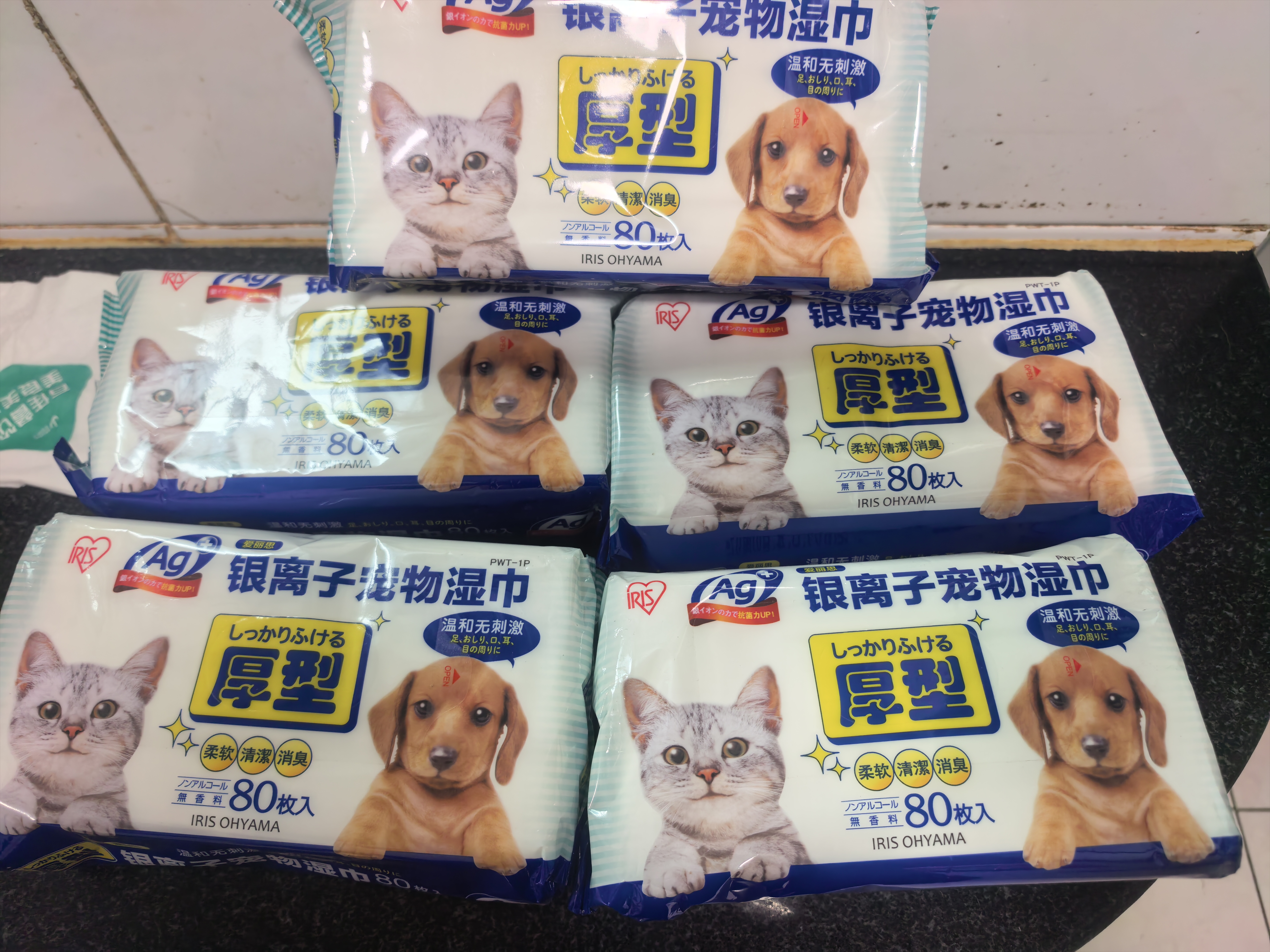 爱丽思（IRIS）宠物湿巾 猫咪狗狗擦泪痕清洁用品 猫擦拭湿巾可擦脚眼睛猫狗通用 银离子湿巾80*5包【无密封盖】 实拍图