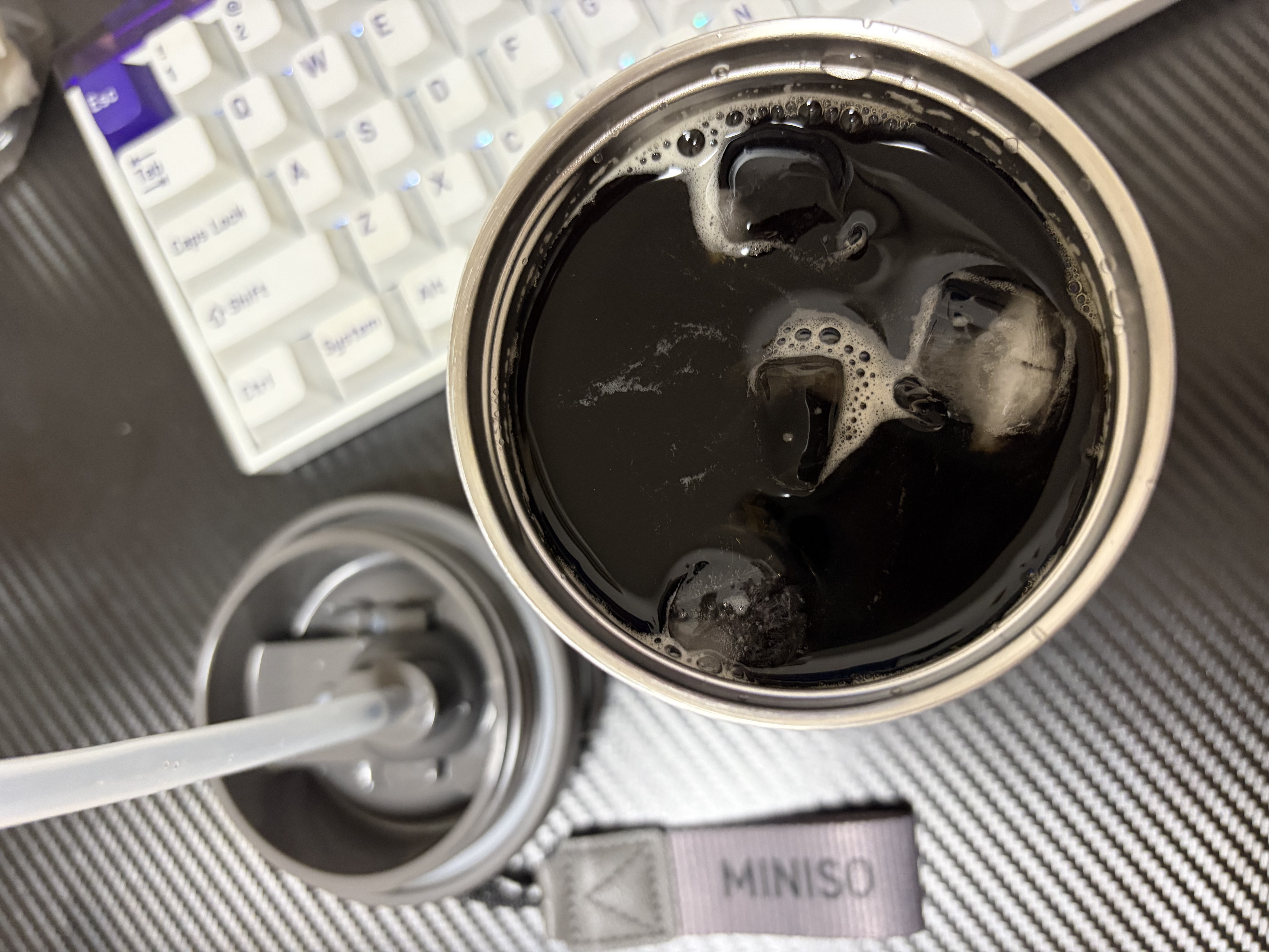 名创优品保温杯女生咖啡杯高颜值外出便携吸管保冷水杯子男2025新款夏季 钛空灰380ml【316无缝内胆】 实拍图