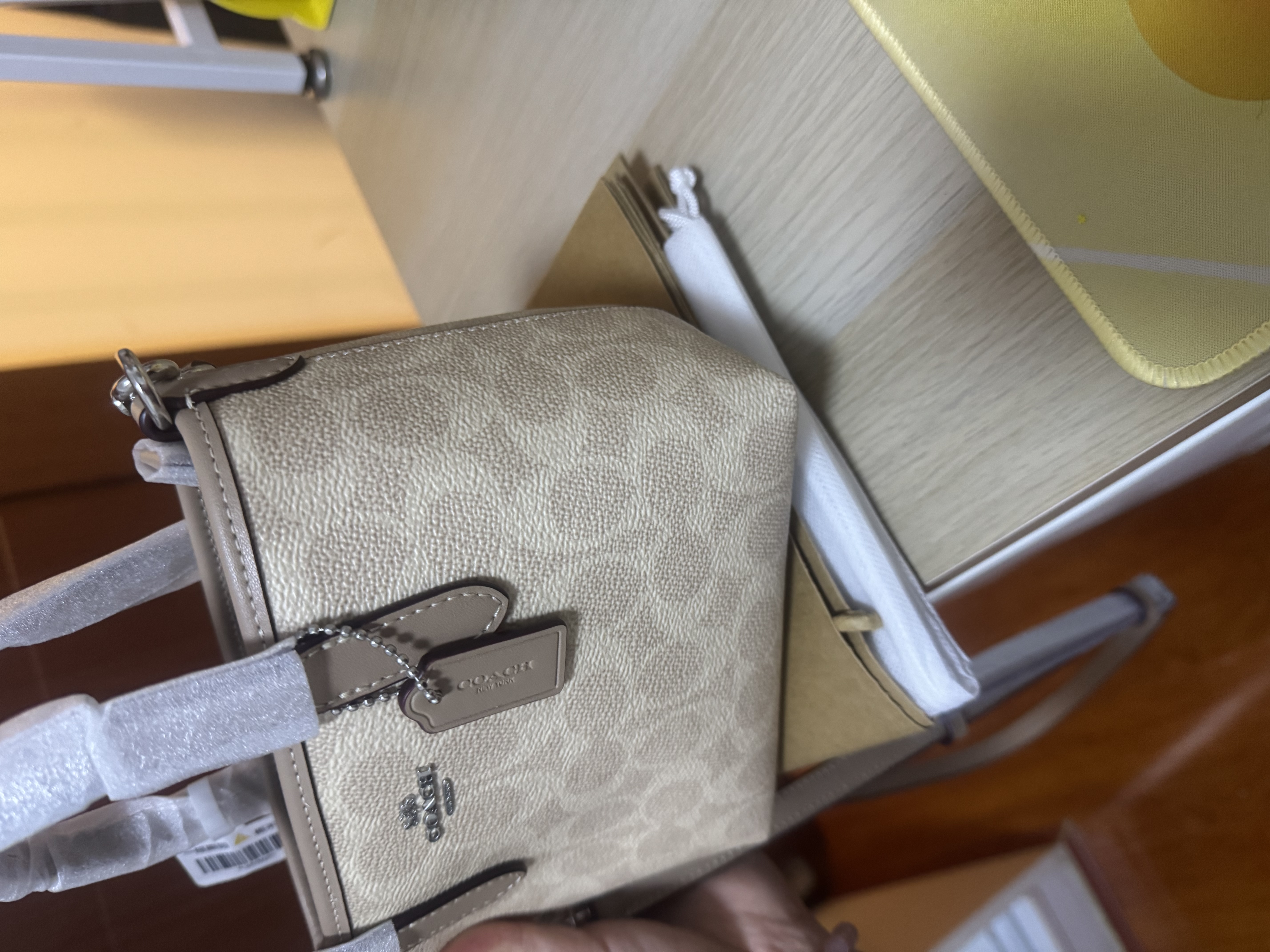 蔻驰（COACH） 女包奢侈品包包迷你托特包女士斜挎手提包 【京东仓】CW032SVPWH肩带随机发货 实拍图