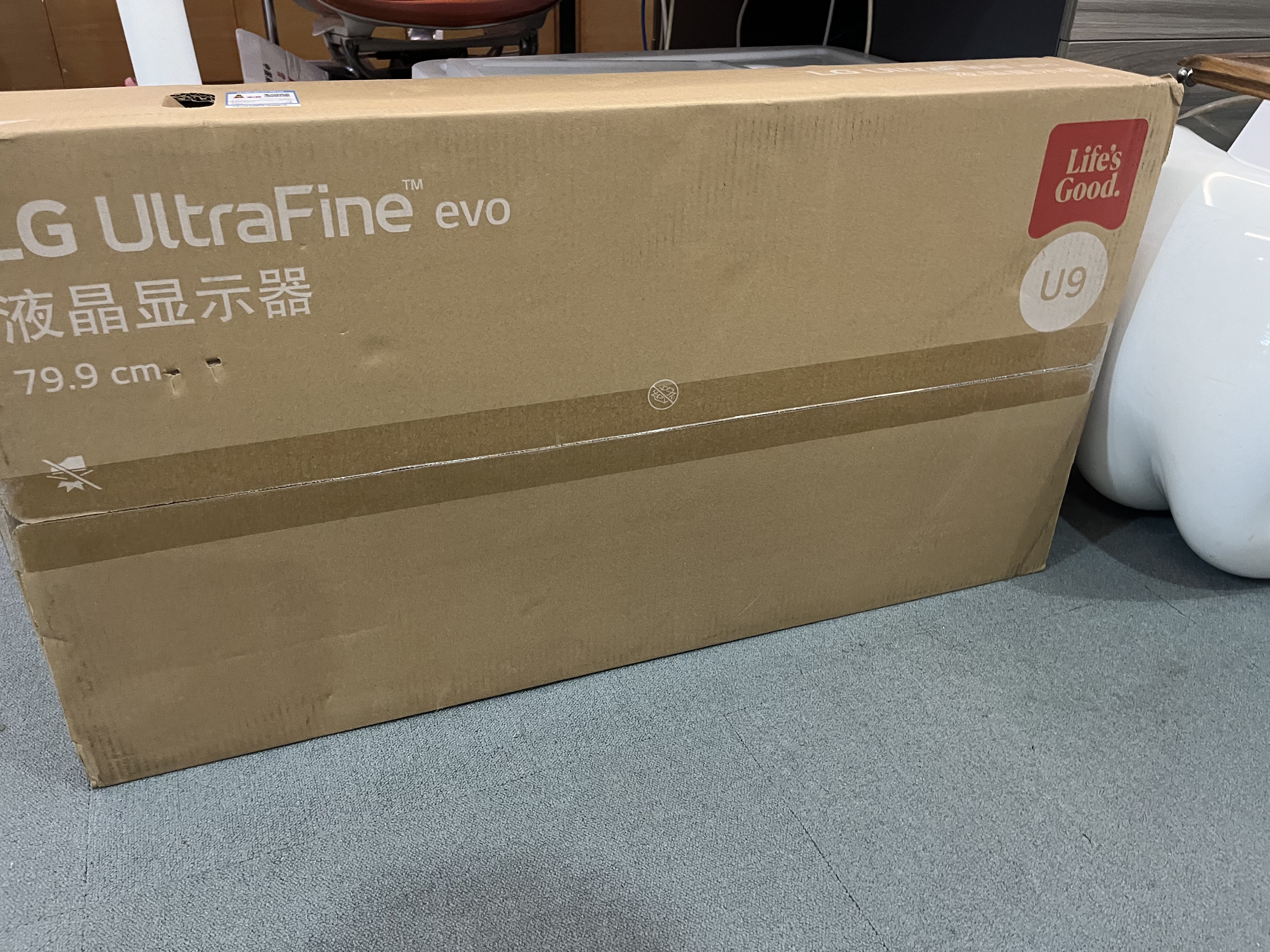 LG 31.5英寸6K显示器 双雷电5接口 UltraFine IPS Black 专业设计显示器HDR600兼容mac显示器32U990A 实拍图