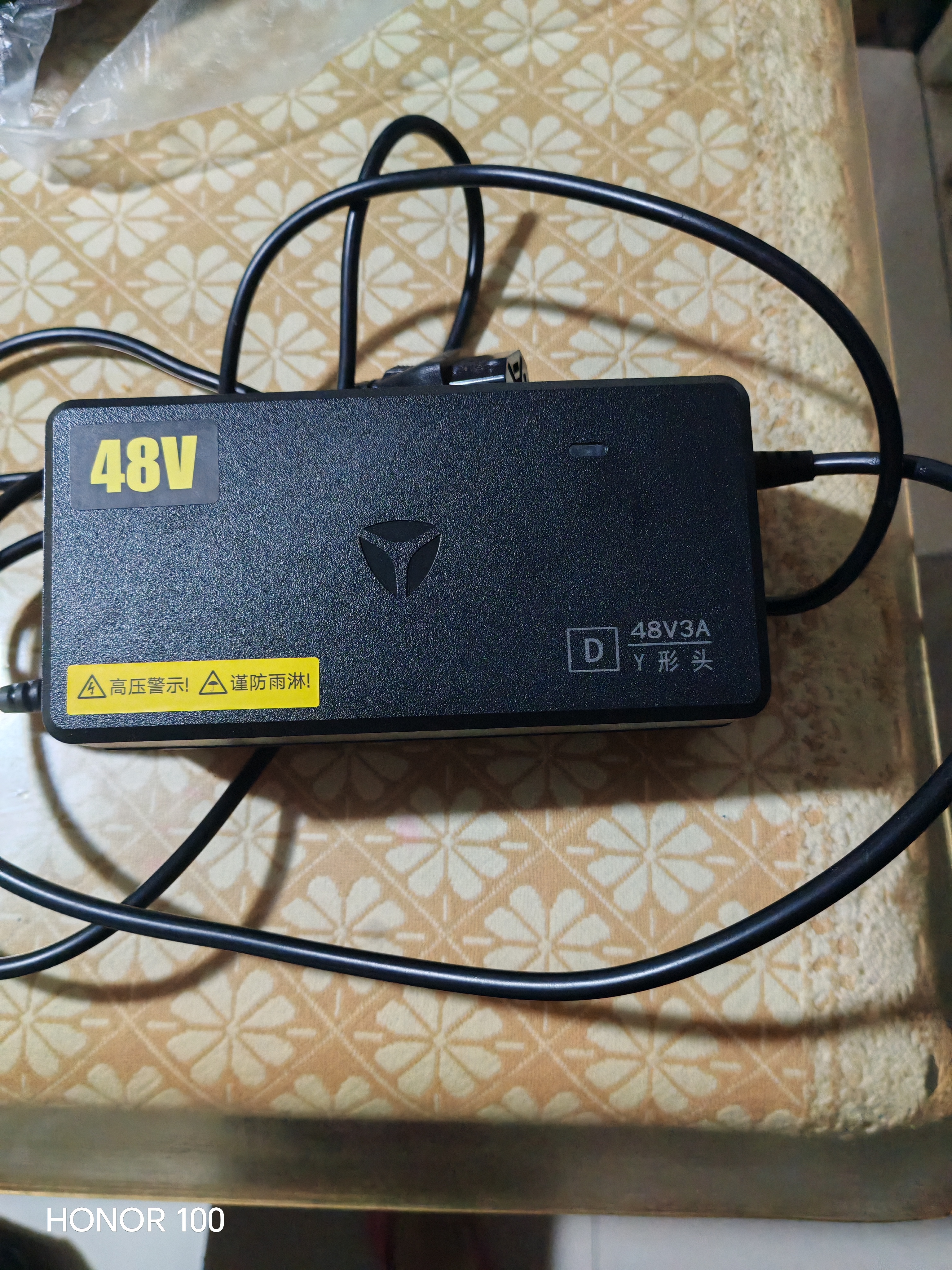 雅迪原装电动车充电器 48v60v72V电瓶冠能铅酸石墨烯12AH20ah电池官方 48V20AH【3A】原装新国标转Y头 实拍图