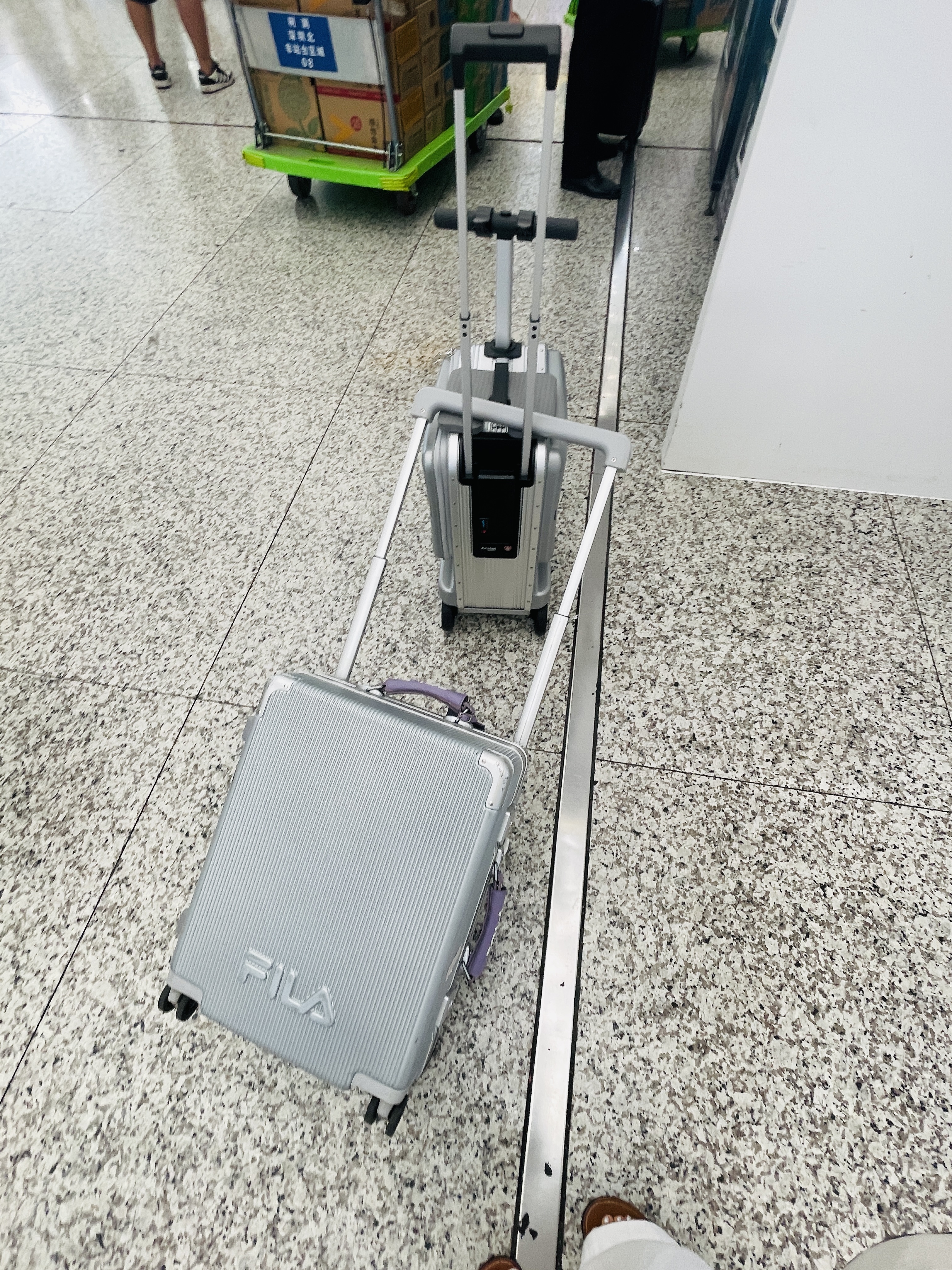 爱尔威（Airwheel）电动行李箱可骑行智能登机拉杆箱代步旅行箱20英寸智慧版—银 实拍图