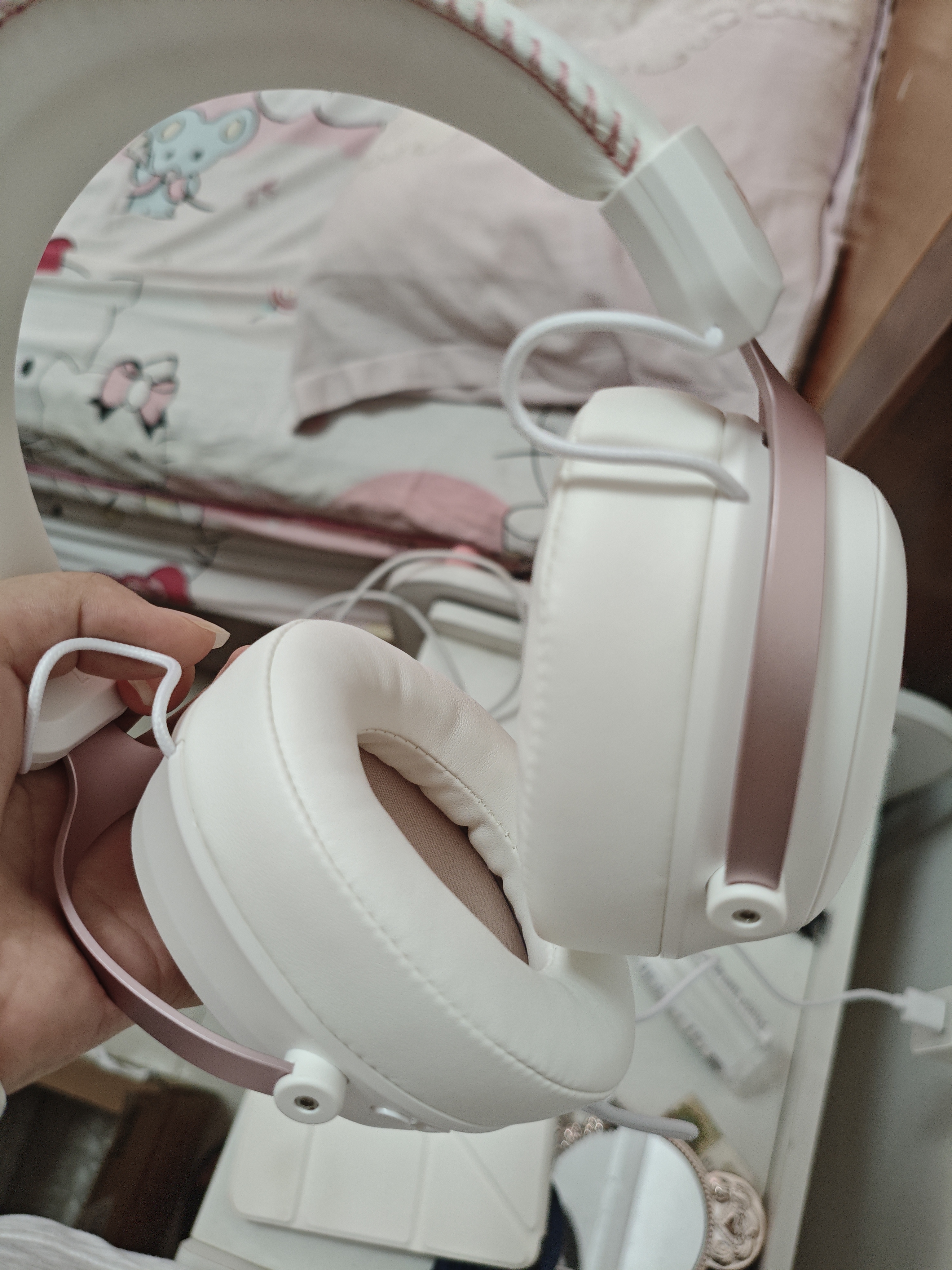 iKF V11 Pro7.1四模游戏耳机蓝牙无线头戴式7.1环绕音效有线电竞专用无畏契约fps听声辨位三角洲 粉白 实拍图