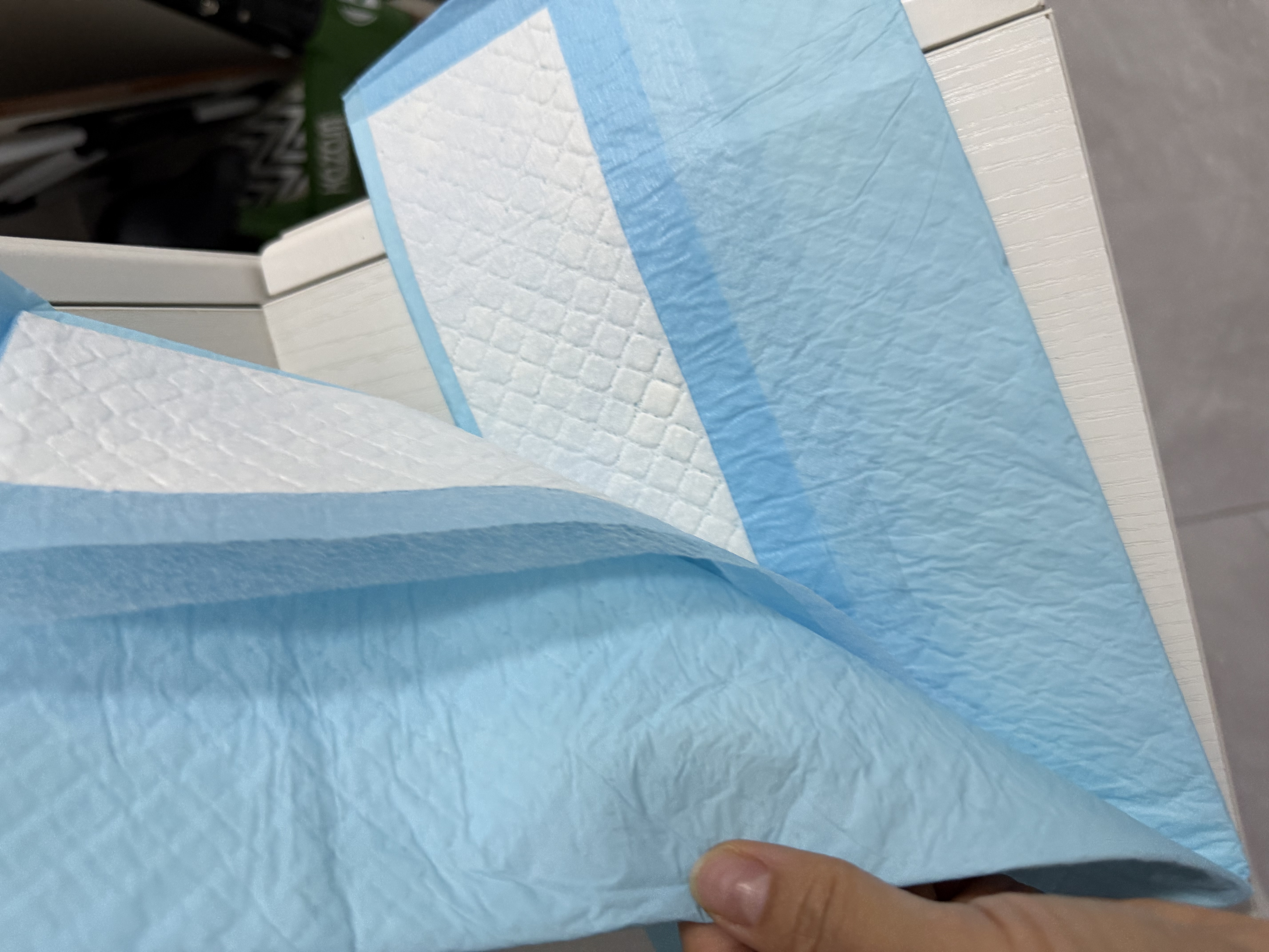 怡亲狗狗尿垫吸水遮臭吸味加厚宠物隔尿纸大号猫咪狗尿片尿布湿生理期 训导尿垫 L号（60*60cm）40片 实拍图