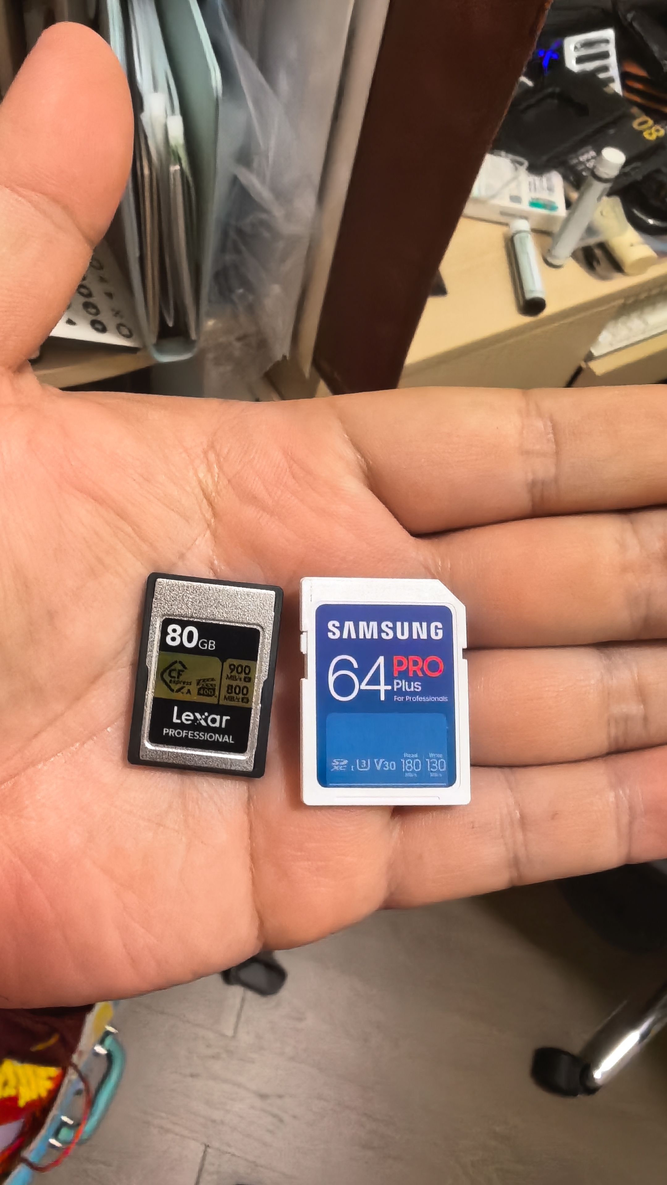 雷克沙（Lexar）80GB Cfexpress Type A存储卡 VPG400 8K录制 索尼相机专用cfa卡 读900MB/s（GOLD） 实拍图