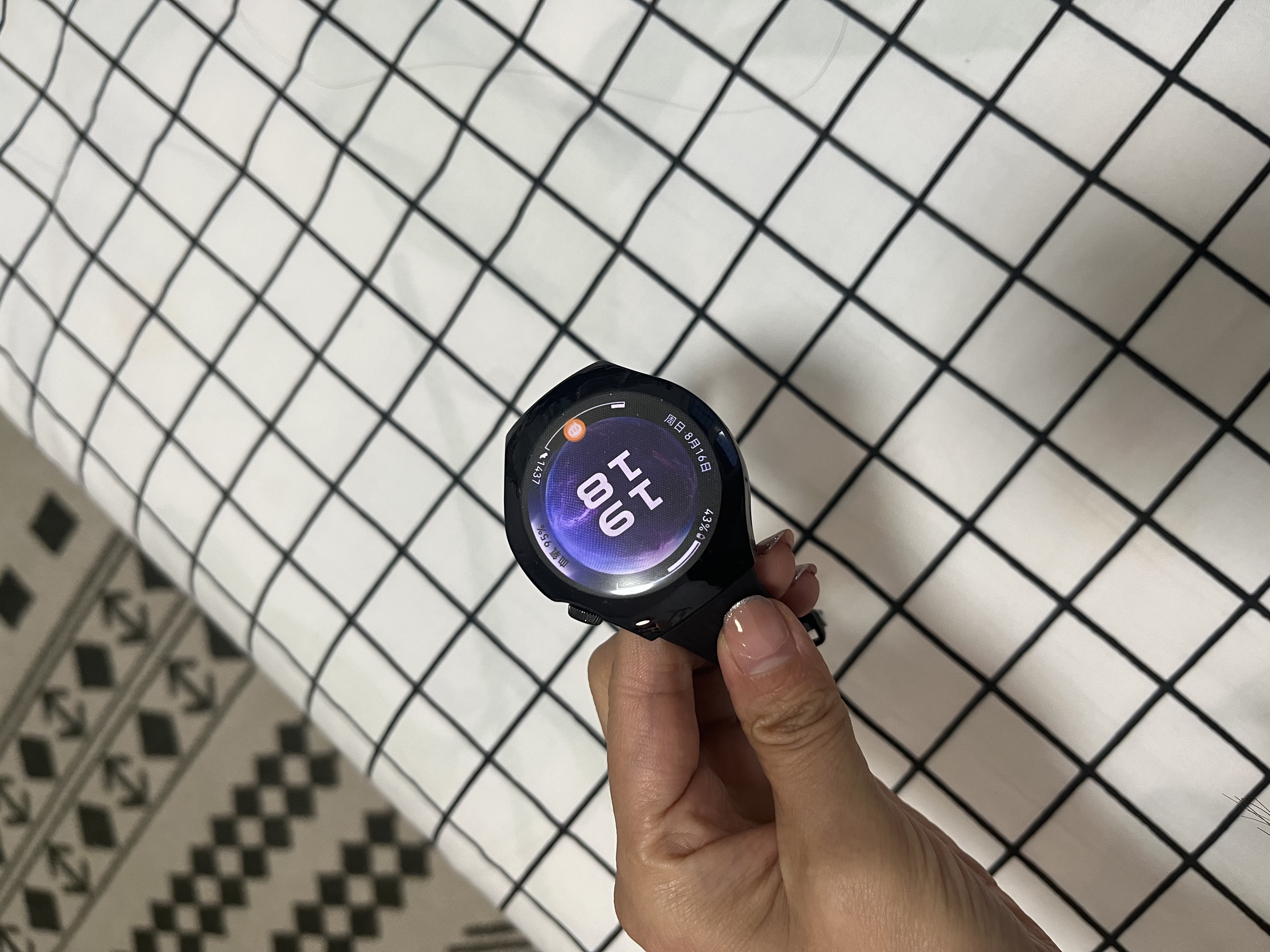 华为HUAWEI WATCH 5 42mm基础款深锖色不锈钢表壳幻月黑氟橡胶表带eSIM智能手表 实拍图