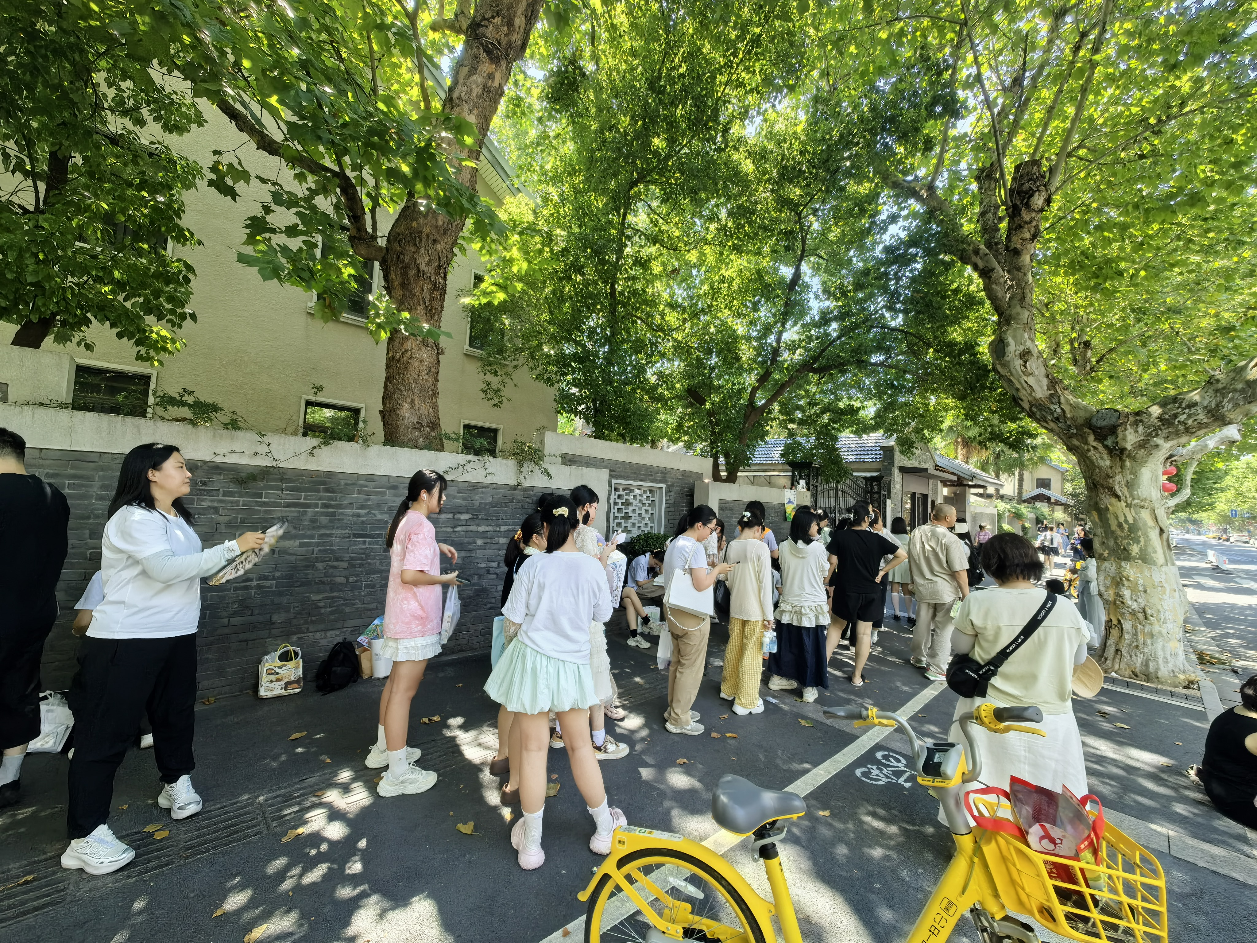 得力迷你便携手持小风扇 四档风力清凉耐用军训学生宿舍办公室  蓝色户外出行LK103 实拍图