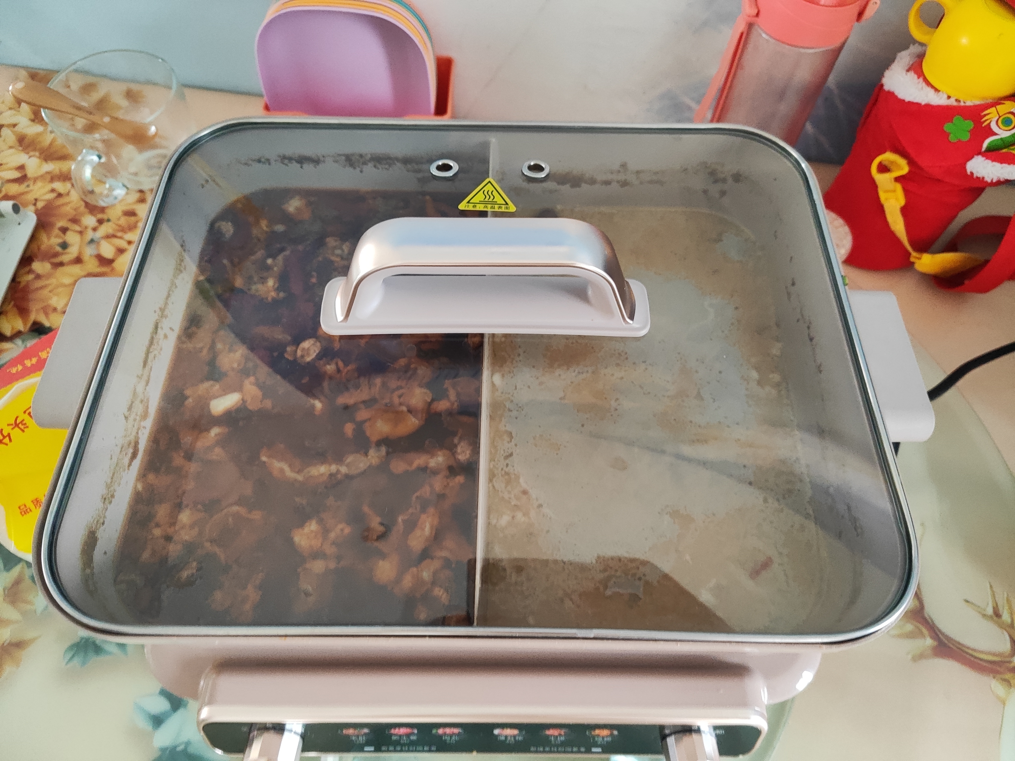 美的（Midea）火锅专用锅 电火锅 鸳鸯锅 5分钟分区速沸8L分体式0氟钛陶多功能锅电煮锅火锅锅HGS352866 实拍图
