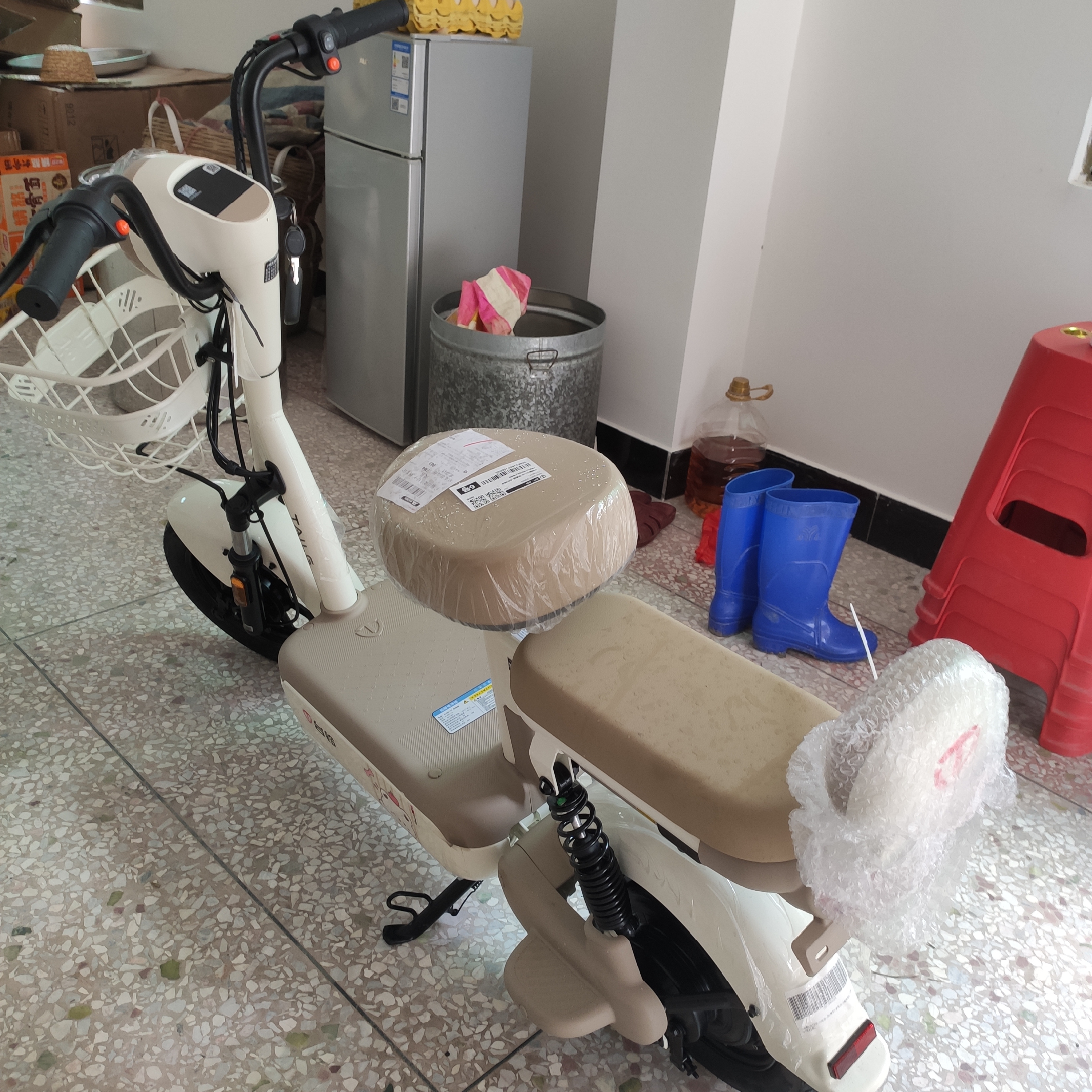 台铃电动自行车小锦鲤2026新国标电动车48V13AH铅酸电池长续航可上牌男女通勤代步上班电瓶车香草白 实拍图
