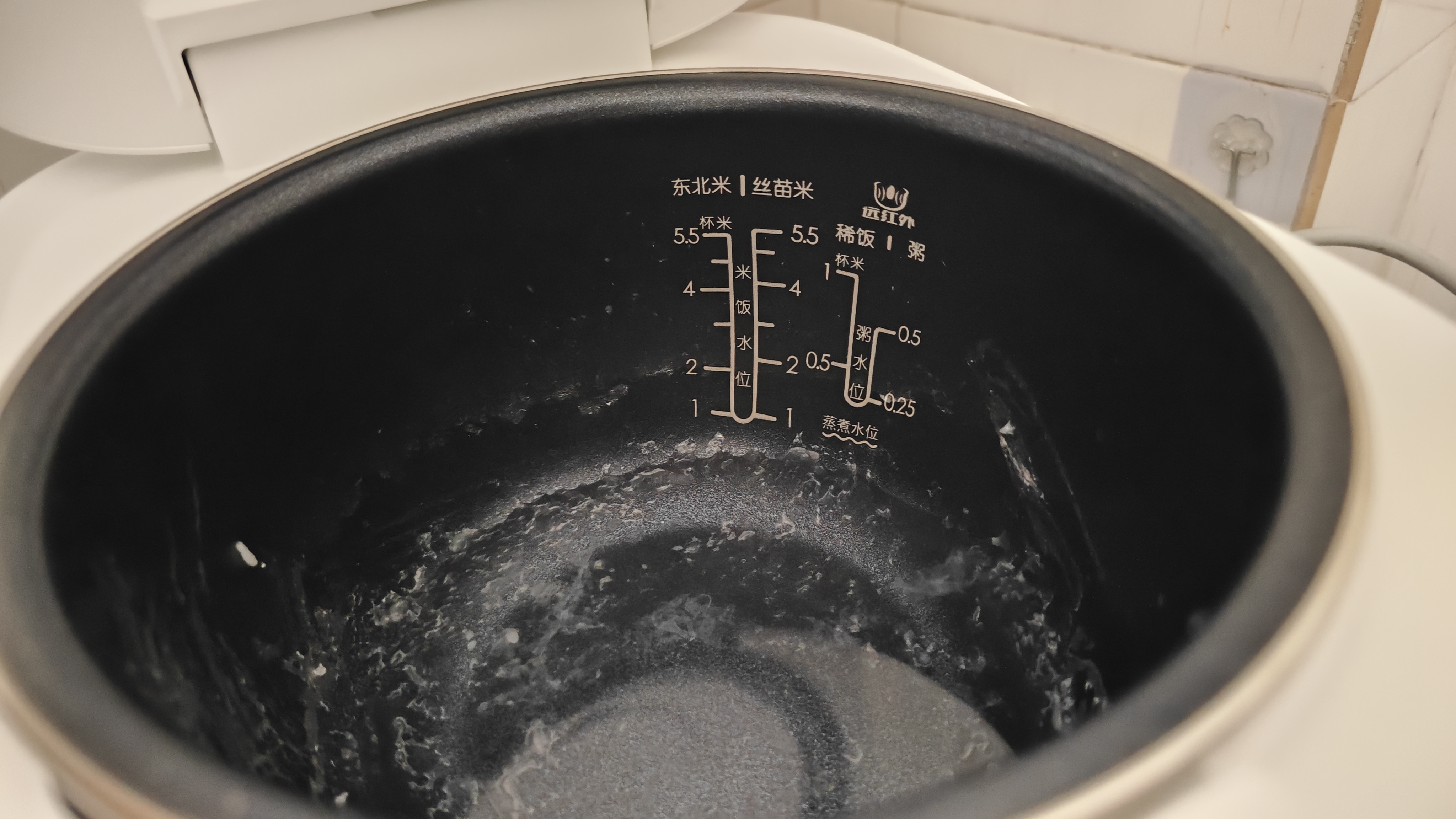 美的（Midea）电饭煲家用智能HI电饭锅2-3-4-5-6人IH电磁加热大火力快煮精钢厚釜内胆一键柴火饭3L IH饭煲白色(2-6人)- 3L 实拍图