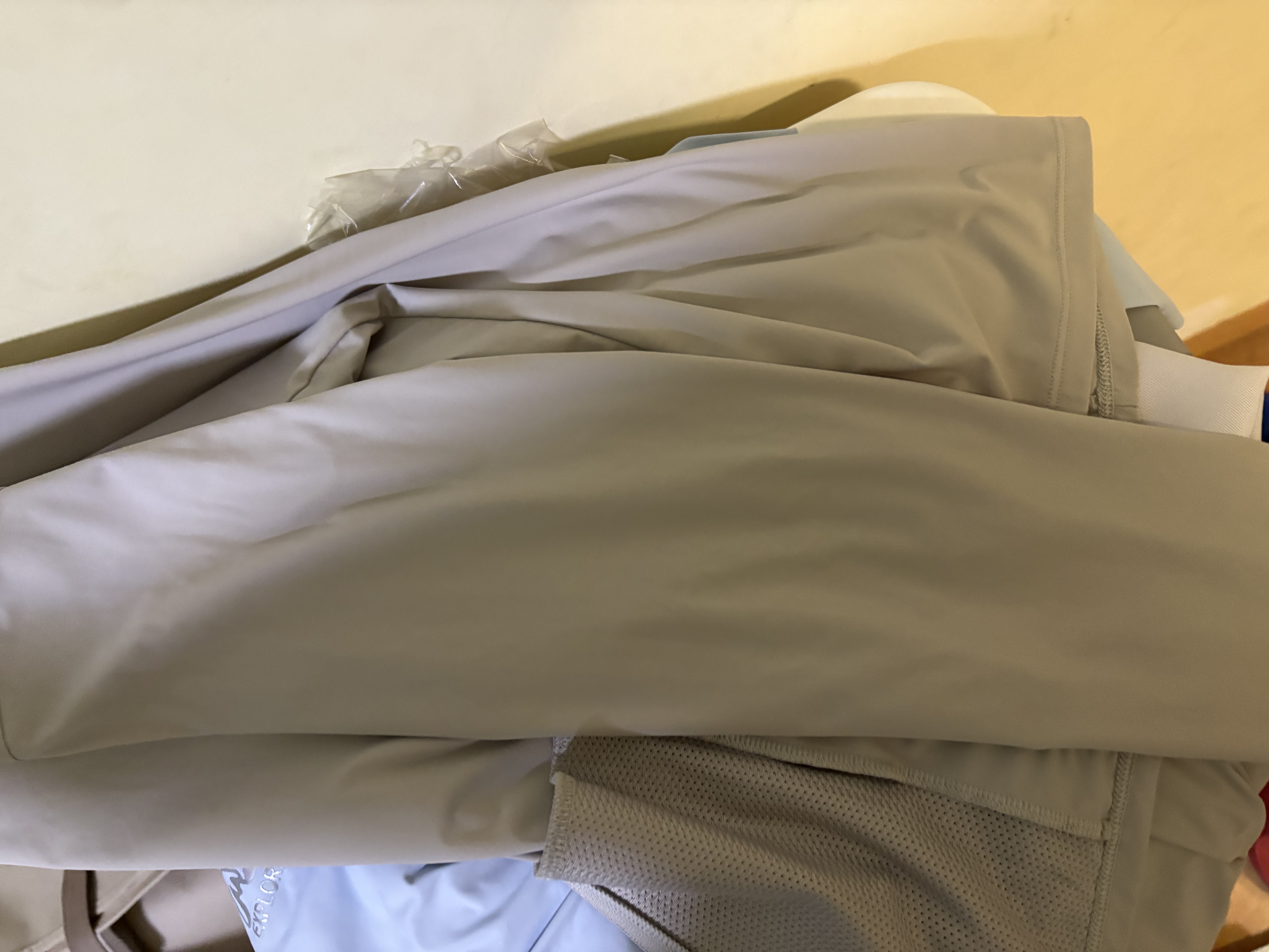 优衣库AIRism高弹力防紫外线拉链连帽开衫女装实测UPF100+483281 02 浅灰色 M 实拍图