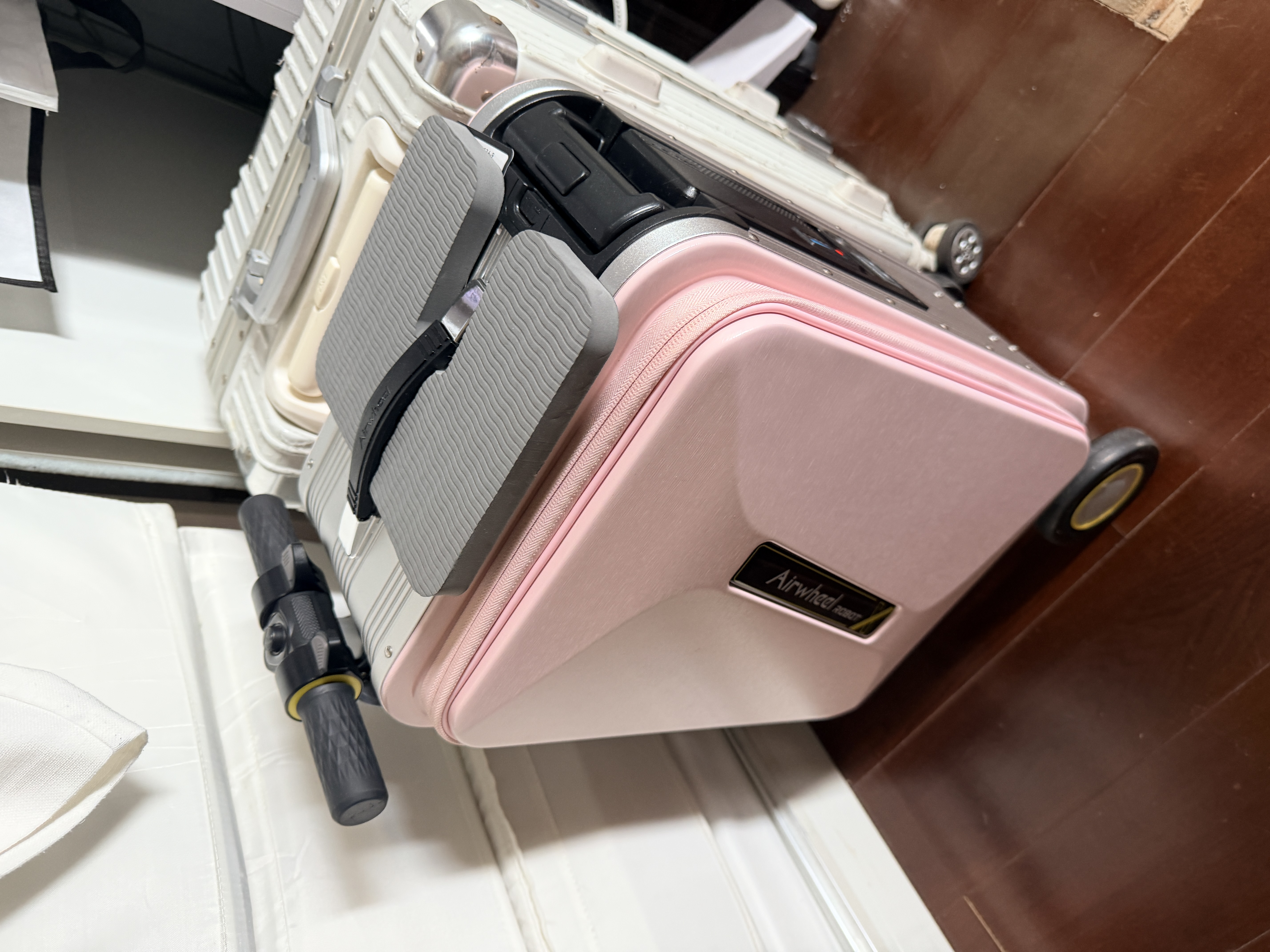 爱尔威（Airwheel）电动行李箱可骑行智能拉杆登机箱可坐可代步20英寸 SX豪华版一粉 实拍图