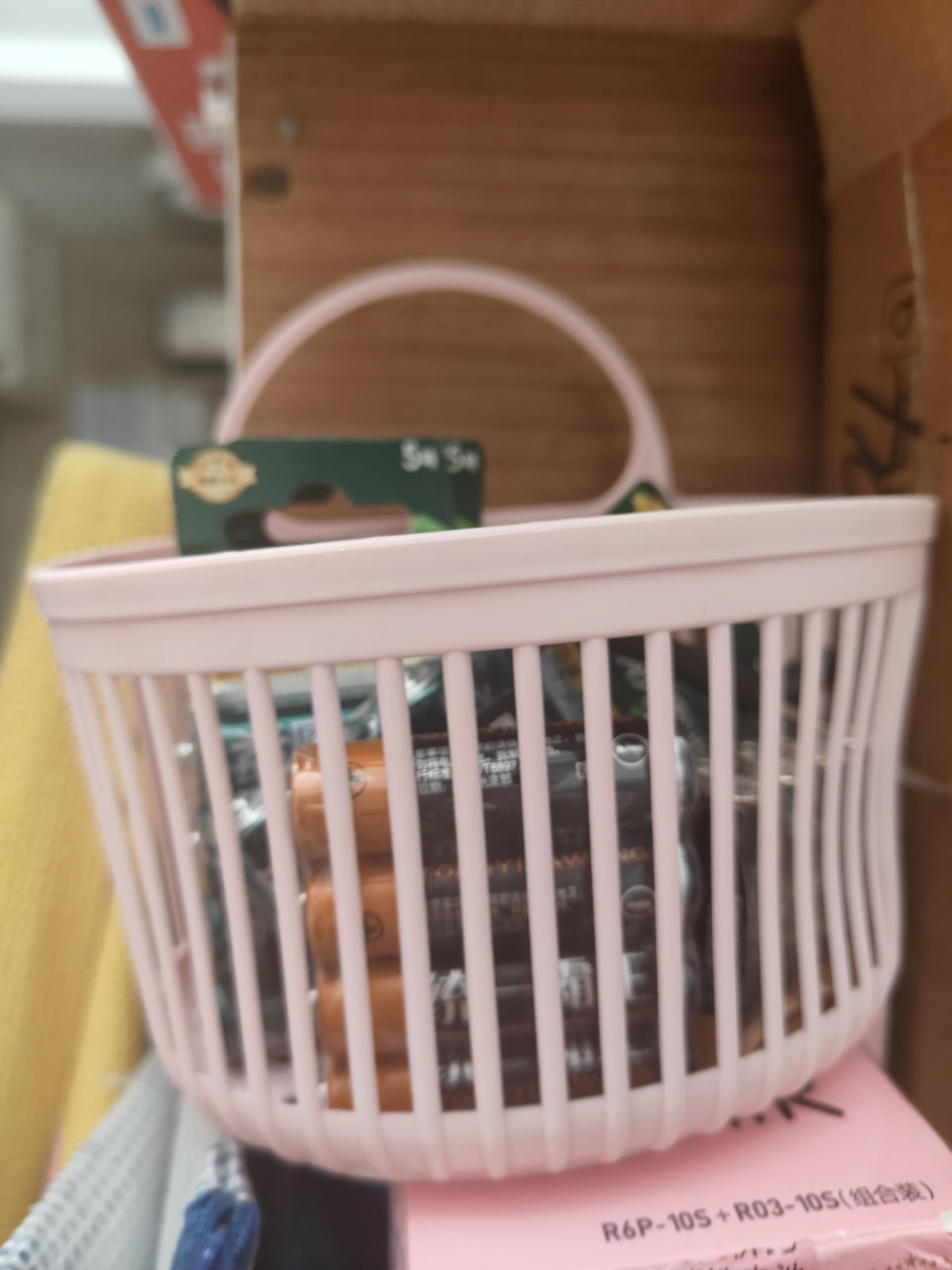可爱壁挂式收纳篮多功能厨房浴室宿舍小挂篮免打孔挂墙首饰盒小号 粉色多功能挂篮【香肠嘴贴+透明挂钩】 实拍图