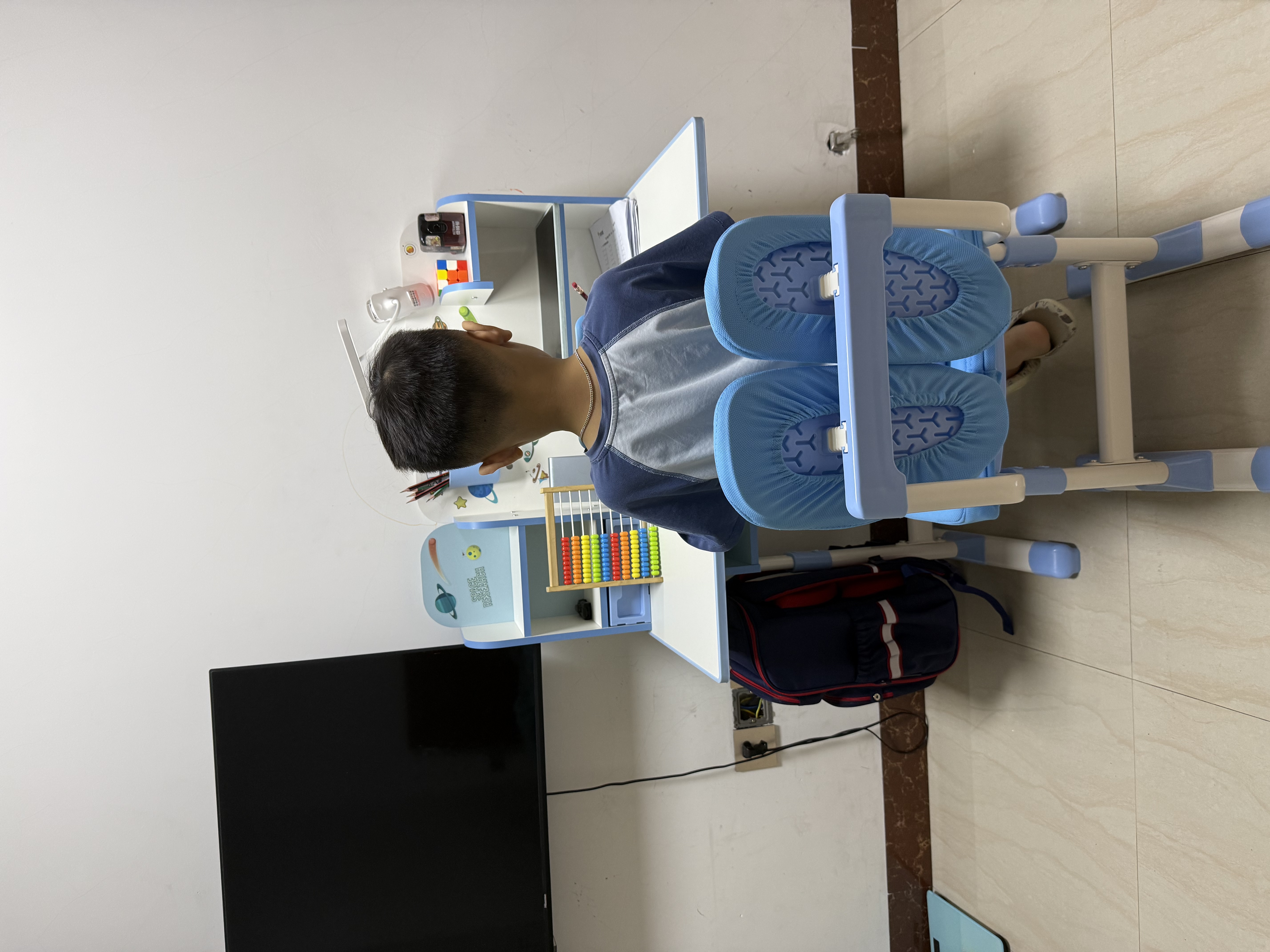 海旭成儿童学习桌椅套装家用书桌小孩子写字桌中小学生作业桌写字台 实拍图