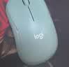 罗技（Logitech）M221 轻音鼠标 无线鼠标 办公鼠标 对称鼠标 带无线微型接收器 米白色 实拍图
