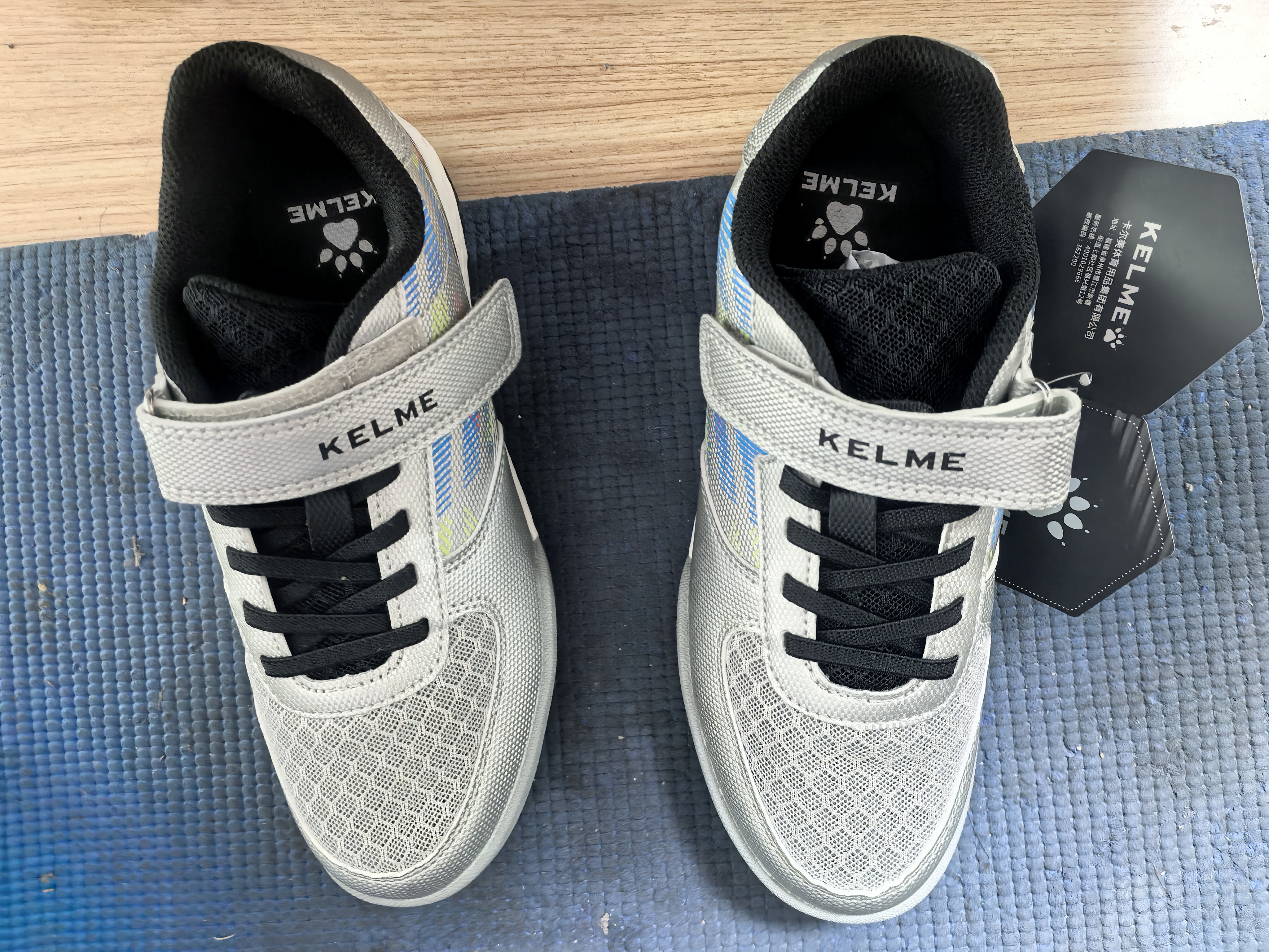 卡尔美（KELME）儿童足球鞋TF碎钉魔术贴免系带防滑耐磨球鞋 金属银黑  34  实拍图