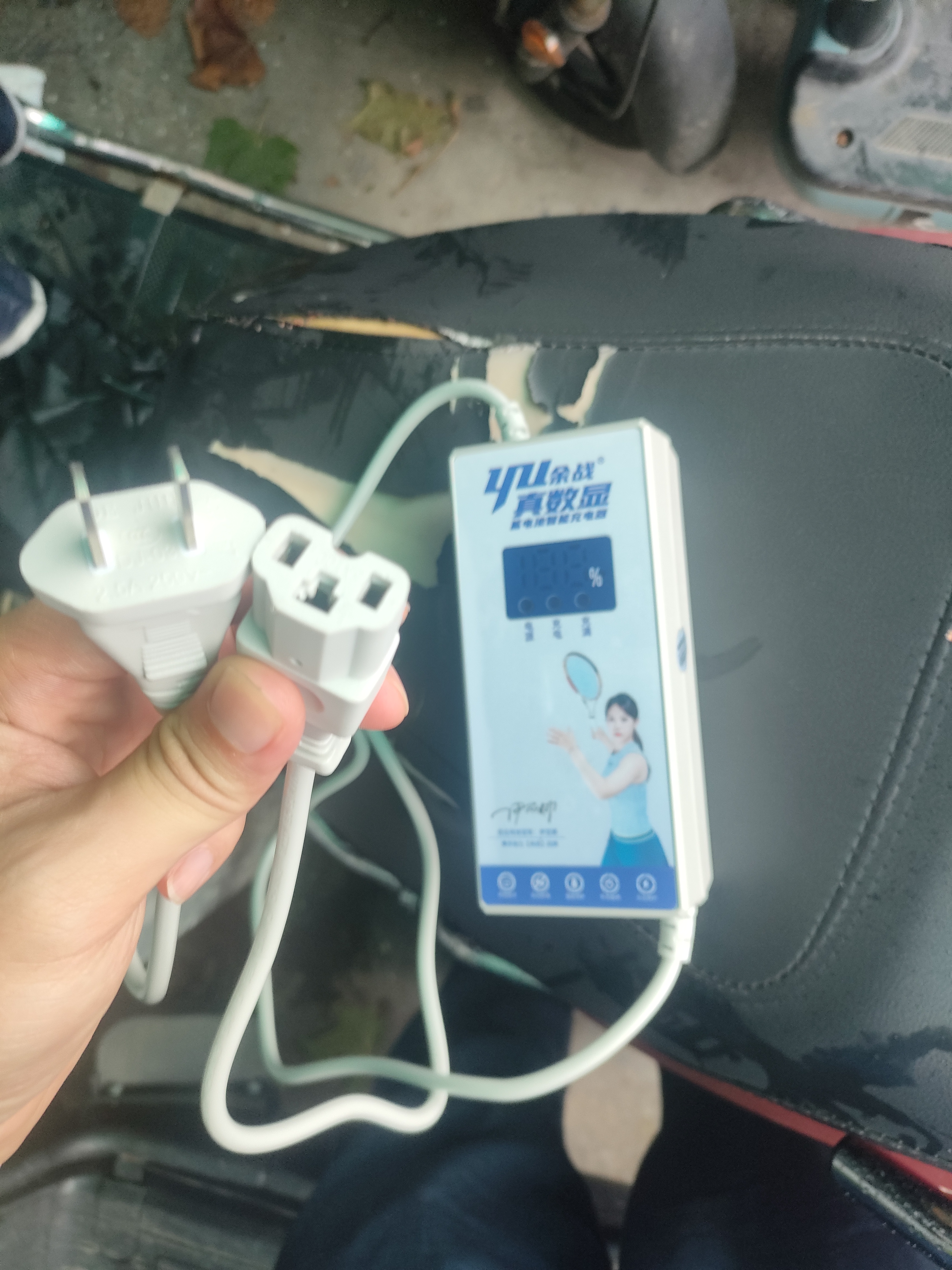 余战电动车电瓶车充电器铅酸爱玛雅迪台铃等 品字形通用接头60V3A适用于60V32Ah铅酸电池 实拍图