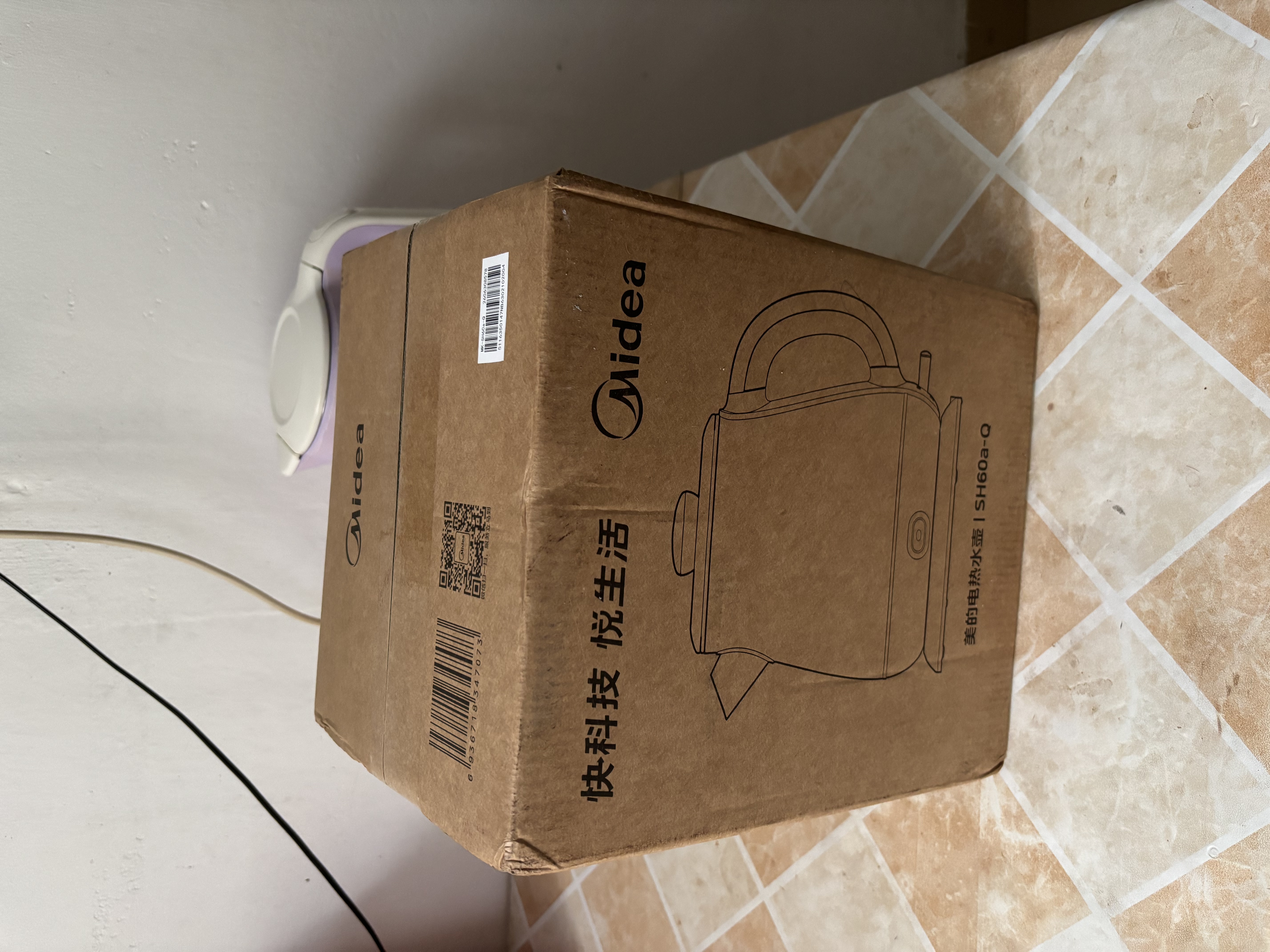 美的（Midea）电热水壶钛材质自动断电外塑内钢艺术家1.8L容量家用调奶器一键恒温水壶吨吨2026新款MK-SH60a-Q 实拍图
