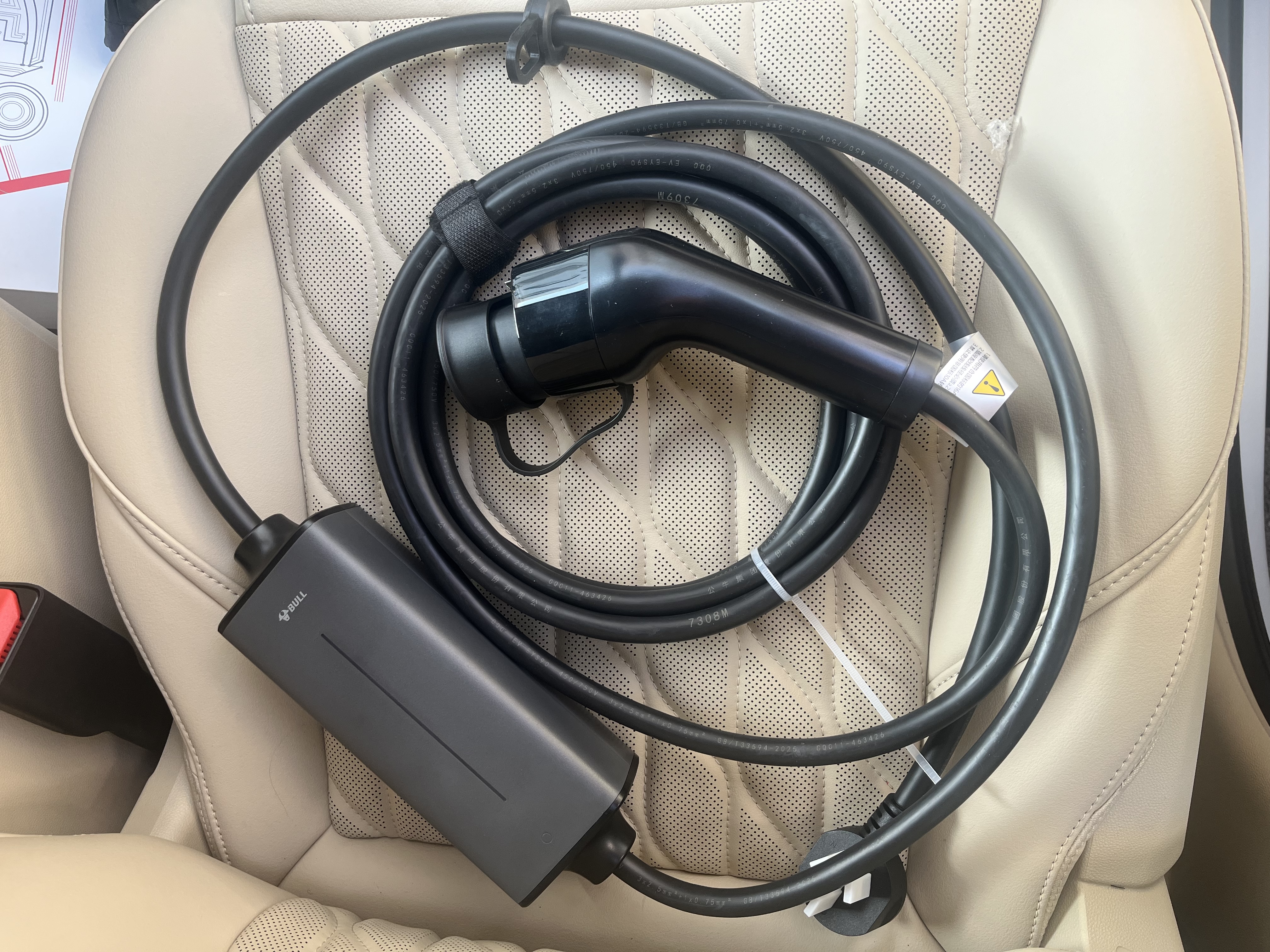 公牛（BULL）随车充3.5kw家用新能源汽车充电枪适配特斯拉问界小米领克大众理想比亚迪埃安吉利星愿便携充电器 【新国标3C认证丨3.5KW舒享款-5米】 实拍图