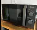 美的（Midea）微波炉经典升级款M2A 家用小型20升平板式易清洁快捷双旋钮高效速热杀菌除味2026新款 实拍图