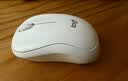 罗技（Logitech）M240 无线鼠标 蓝牙鼠标 办公鼠标 简约便携 白色 实拍图