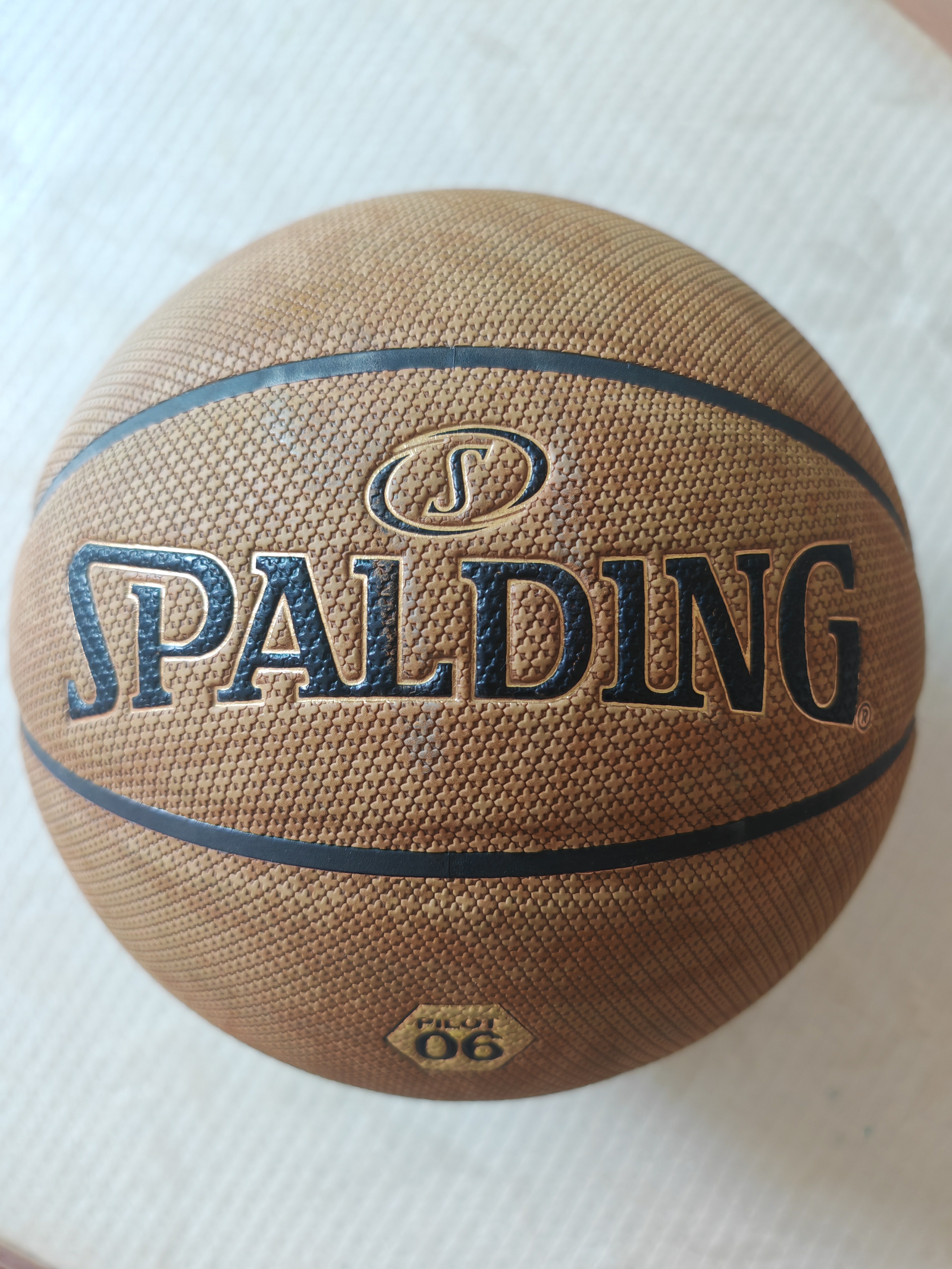 斯伯丁（SPALDING）斯伯丁飞行员06吸湿室内外7号篮球77-739Y 实拍图