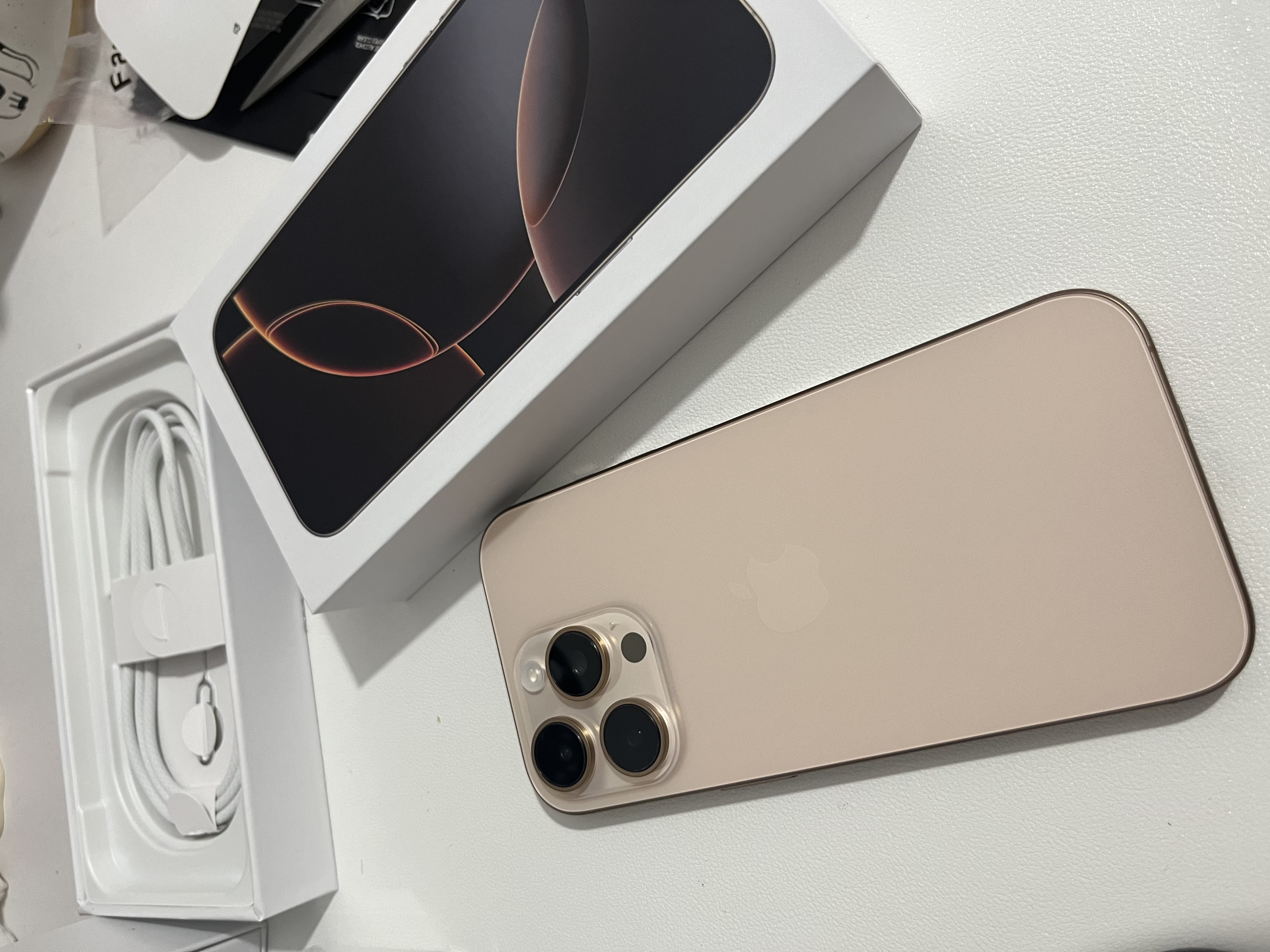 Apple资源机【即将售罄】iphone16pro/16promax系列5G苹果手机七夕礼物 苹果16pro沙漠色钛金属 256GB【全网通+配件礼包】 实拍图