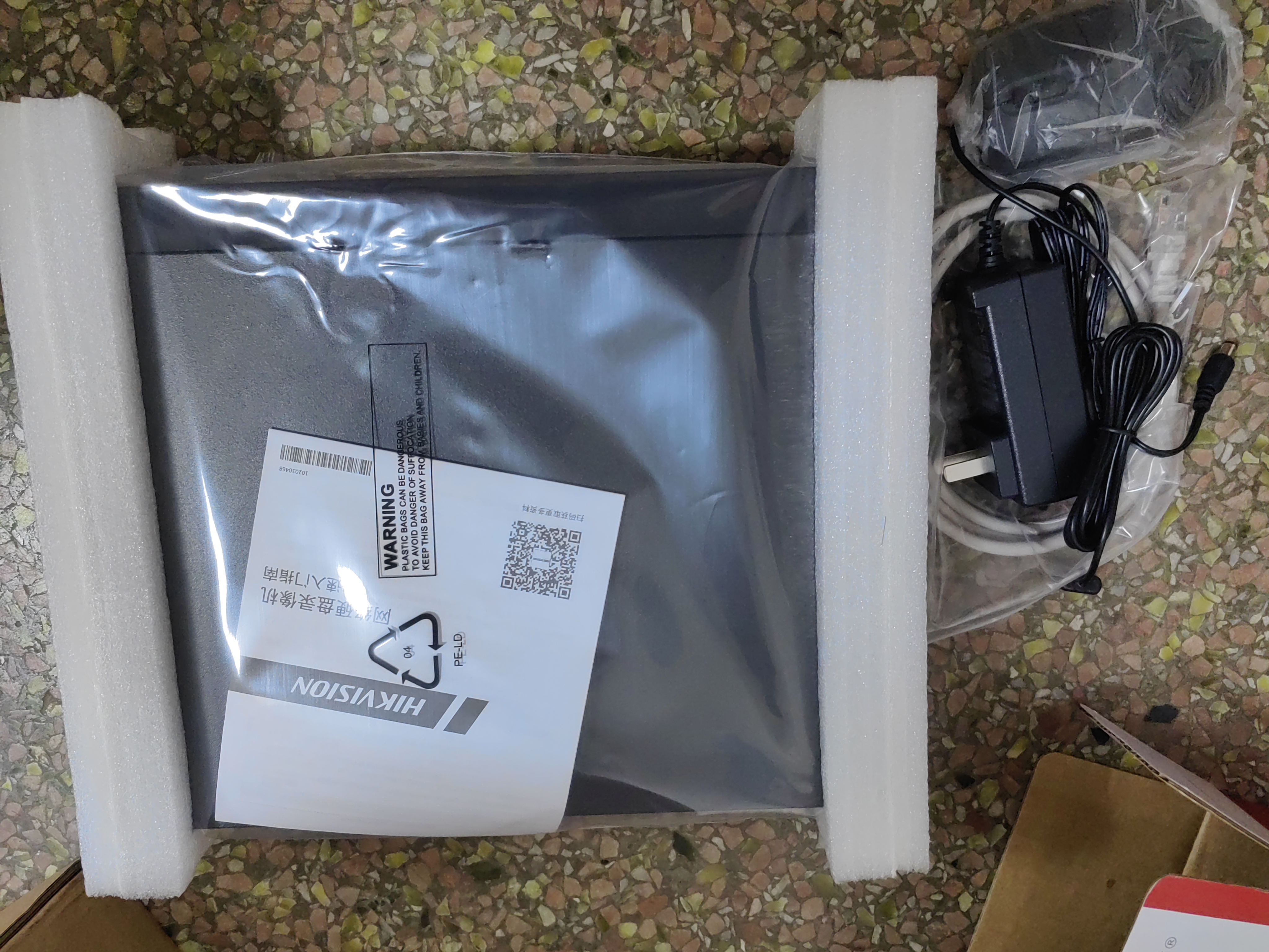 海康威视（HIKVISION）监控硬盘录像机 4路8路16路NVR网络高清监控器主机刻录机超市商店铺工厂手机远程监控器摄像头设备 【16路录像机】HK-NVR-Q116 官方标配版 实拍图