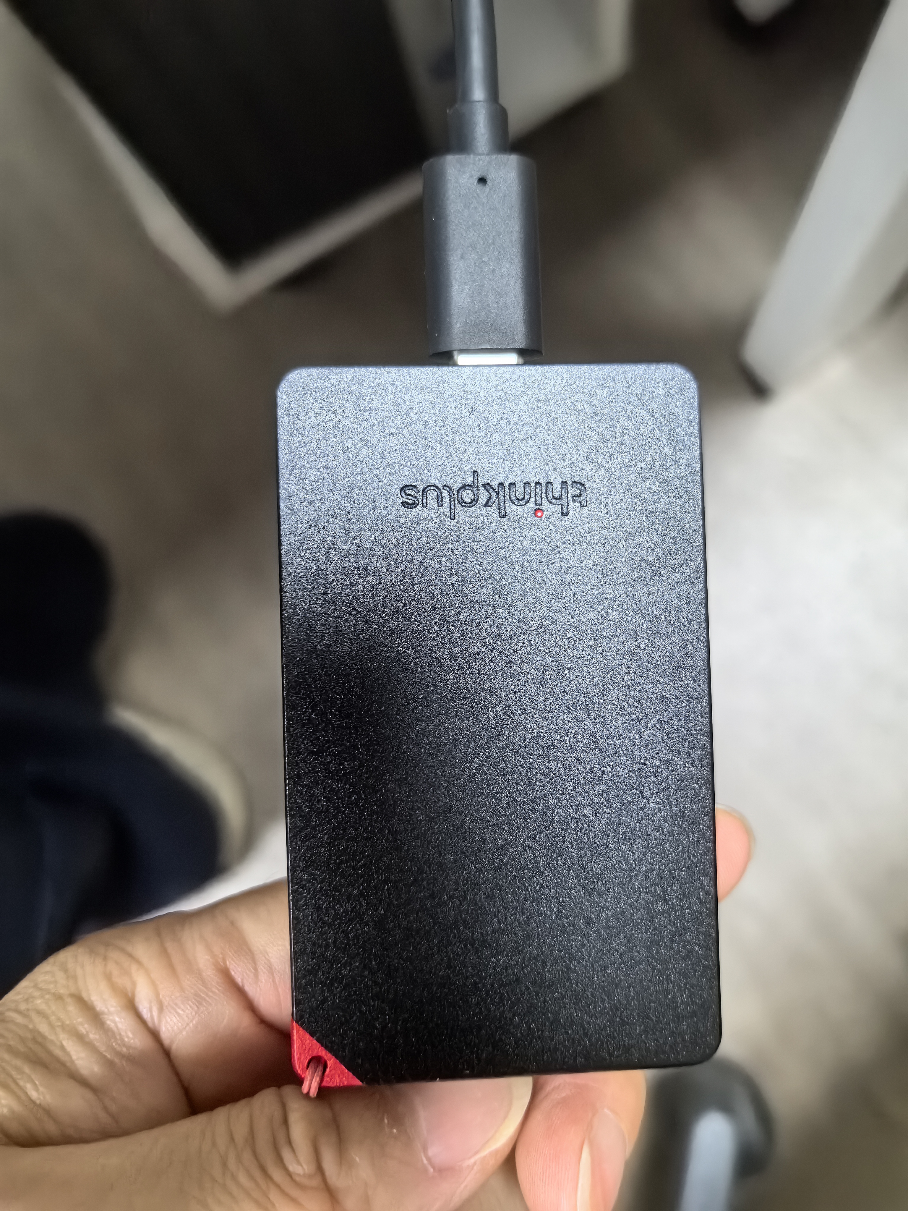 ThinkPlus联想 1TB移动固态硬盘 USB3.1高速PSSD移动硬盘小巧便携读取550MB/S US100黑色 实拍图