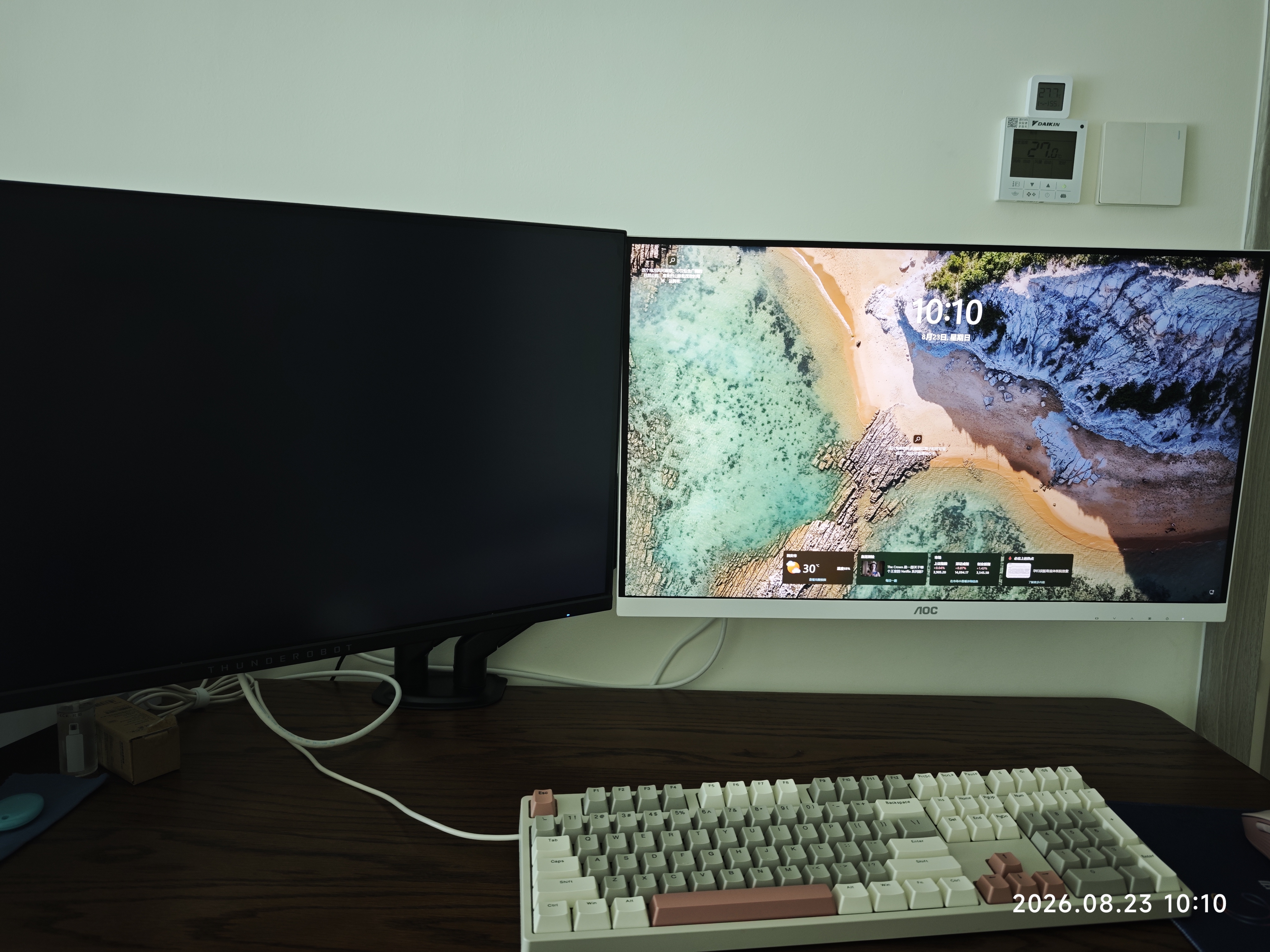 AOC27英寸4K 160Hz双模320Hz HDR400 FastIPS 1ms硬件低蓝光 典雅白宙斯盾 游戏电竞显示器 U27G4/WS 实拍图