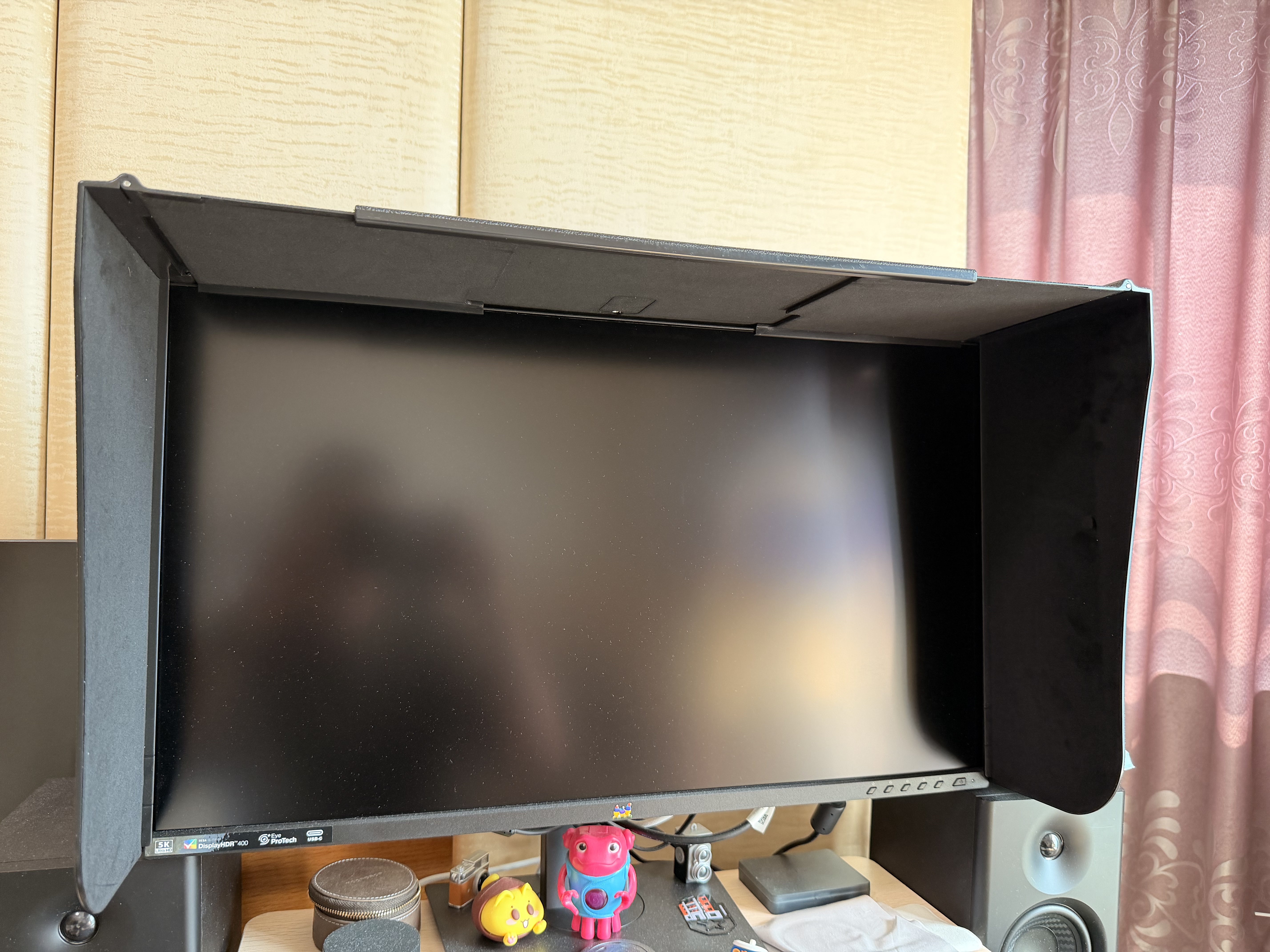 优派 27英寸 5K超清IPS HDR400 TypeC96W 10bit 旋转升降 微边广色域 专业设计电脑显示器 VG2781-5K 实拍图