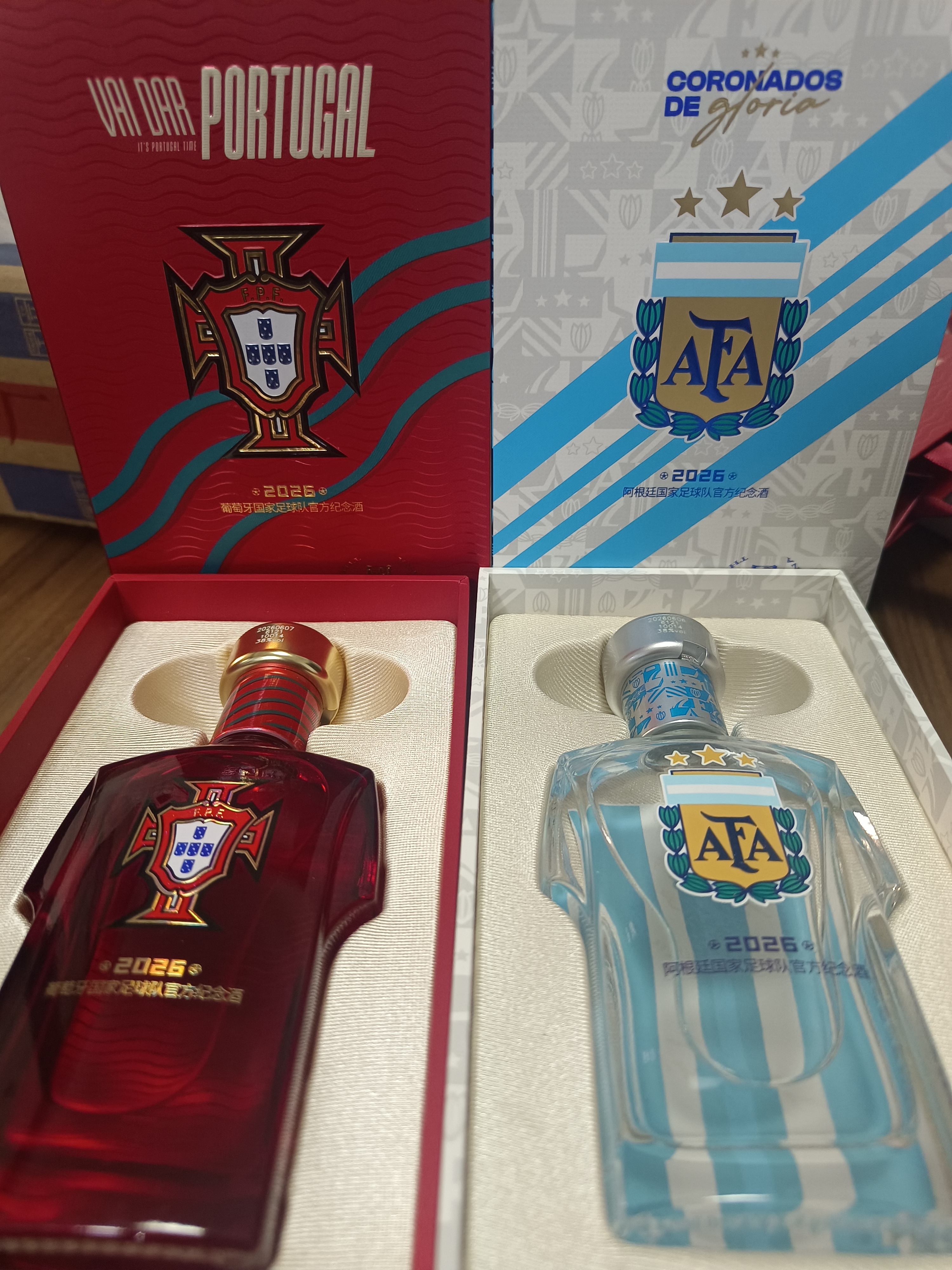 泸州老窖 国窖1573浓香型白酒 2026阿根廷葡萄牙国家足球队联名官方纪念酒 38度 100mL 2瓶 【阿根廷+葡萄牙球衣款小酒套装】 实拍图