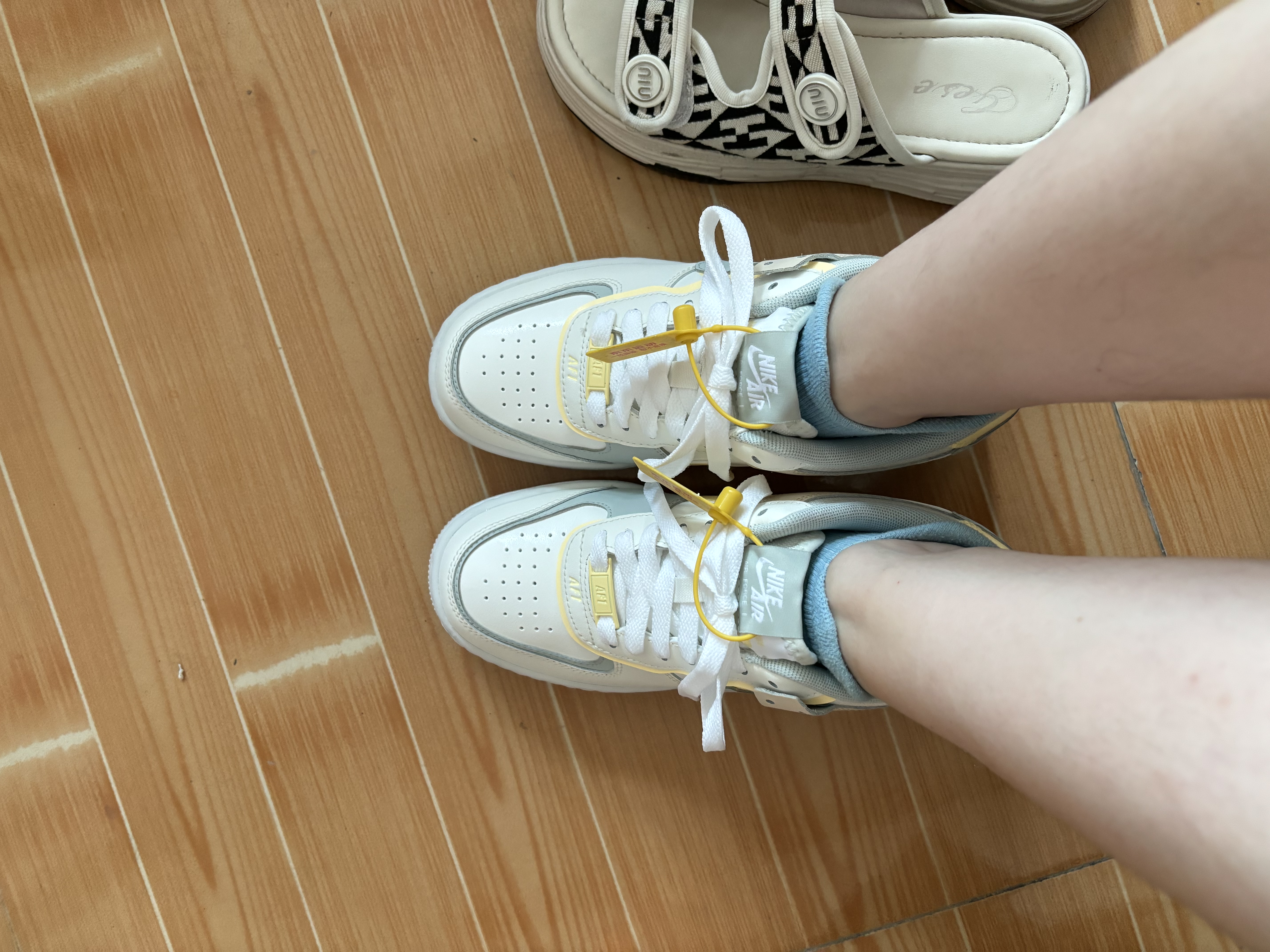 耐克NIKE板鞋女空军一号气垫AF1 SHADOW运动鞋DR7883-101帆白37.5 实拍图