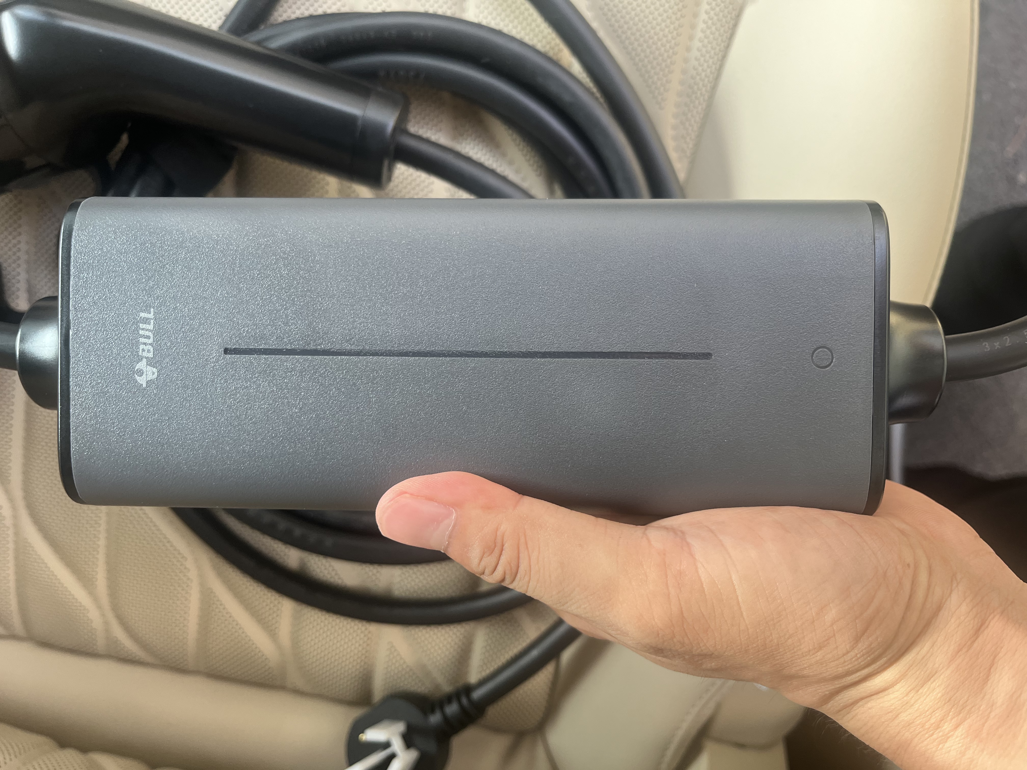 公牛（BULL）随车充3.5kw家用新能源汽车充电枪适配特斯拉问界小米领克大众理想比亚迪埃安吉利星愿便携充电器 【新国标3C认证丨3.5KW舒享款-5米】 实拍图