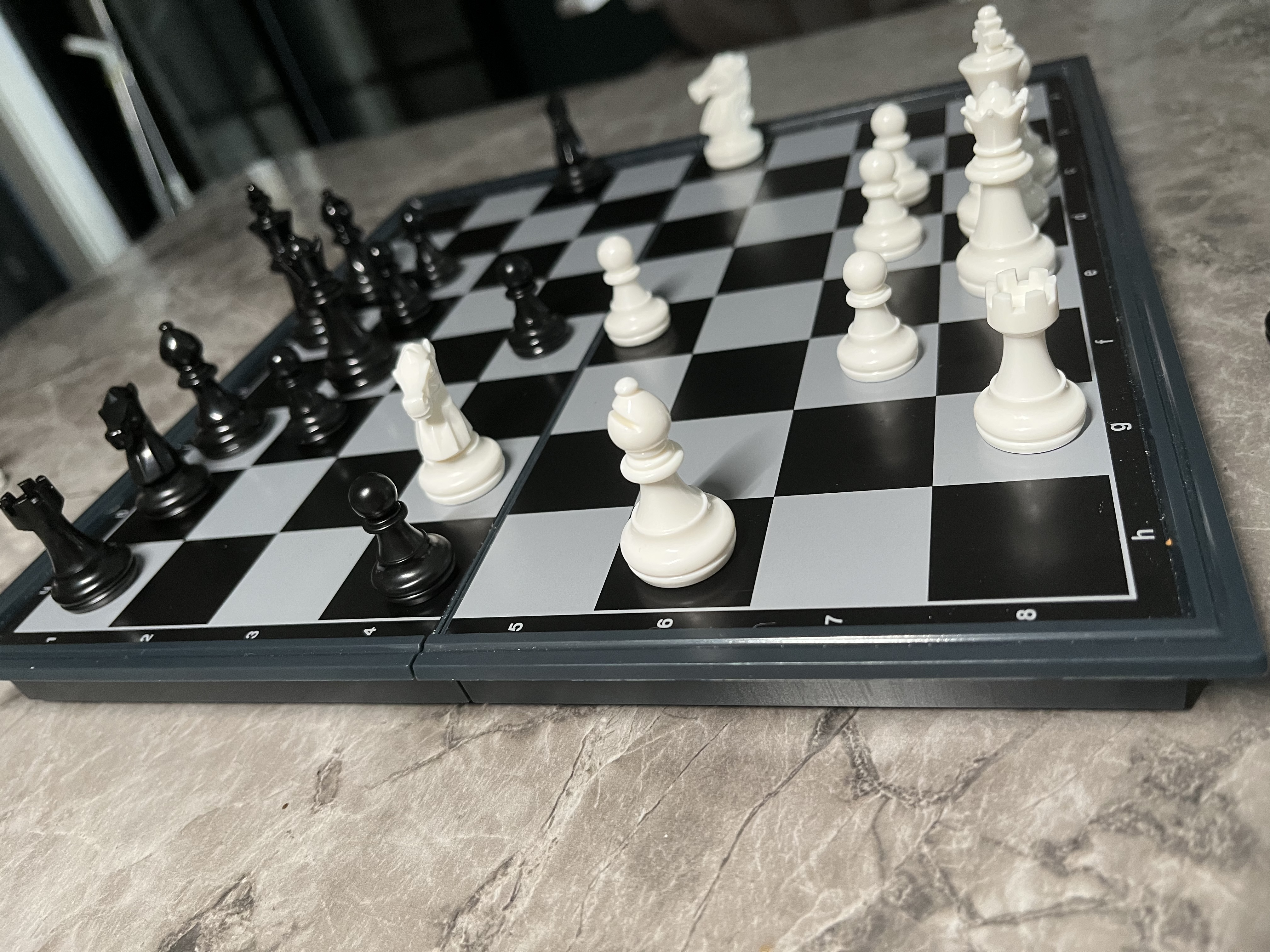 友邦（UB） 国际象棋黑白色磁性可折叠便携培训教学用棋露营(中号) 实拍图