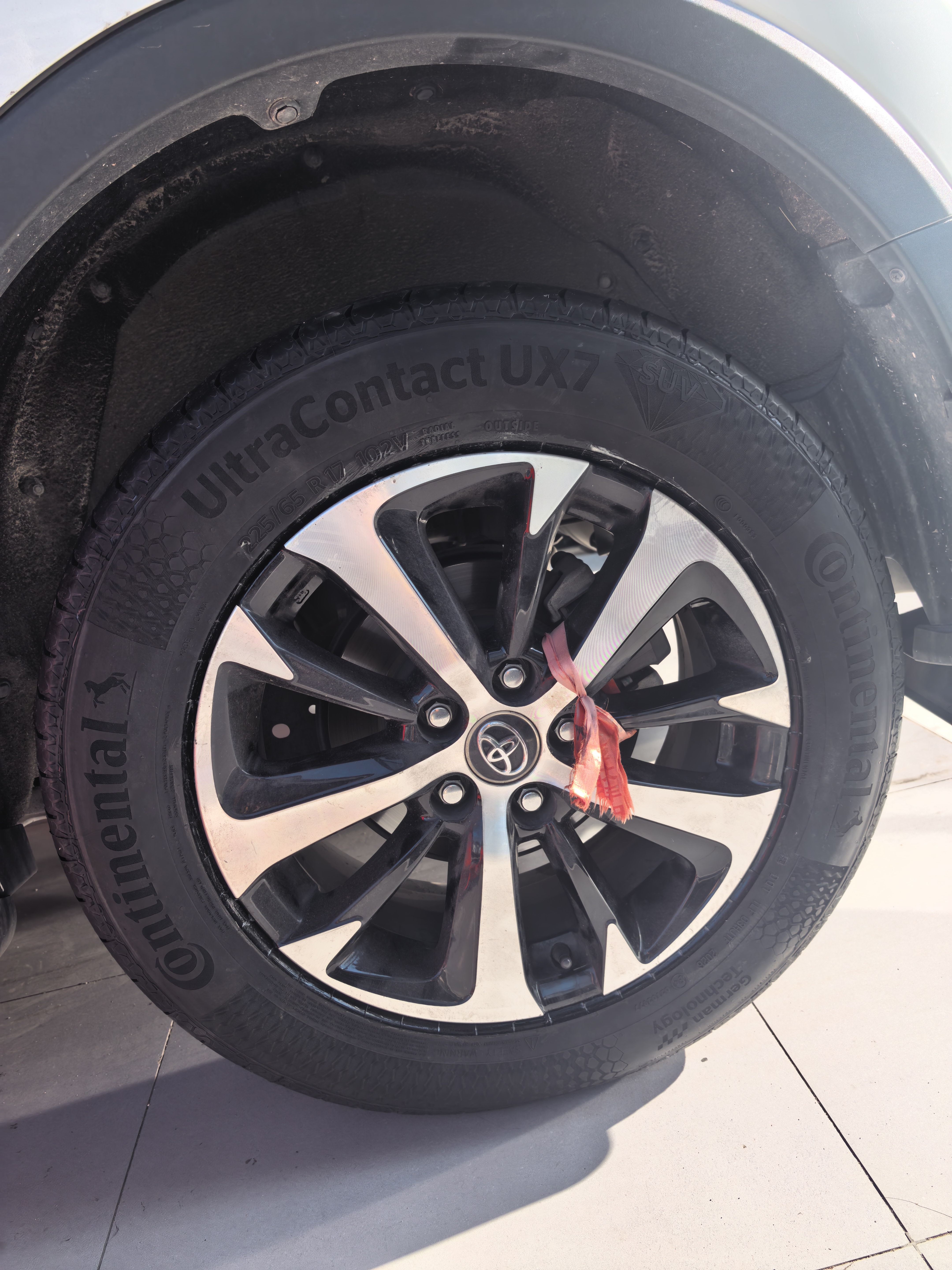 马牌（Continental）汽车轮胎 225/65R17 102V FR UX7 适配丰田 RAV4 哈弗 H6 实拍图