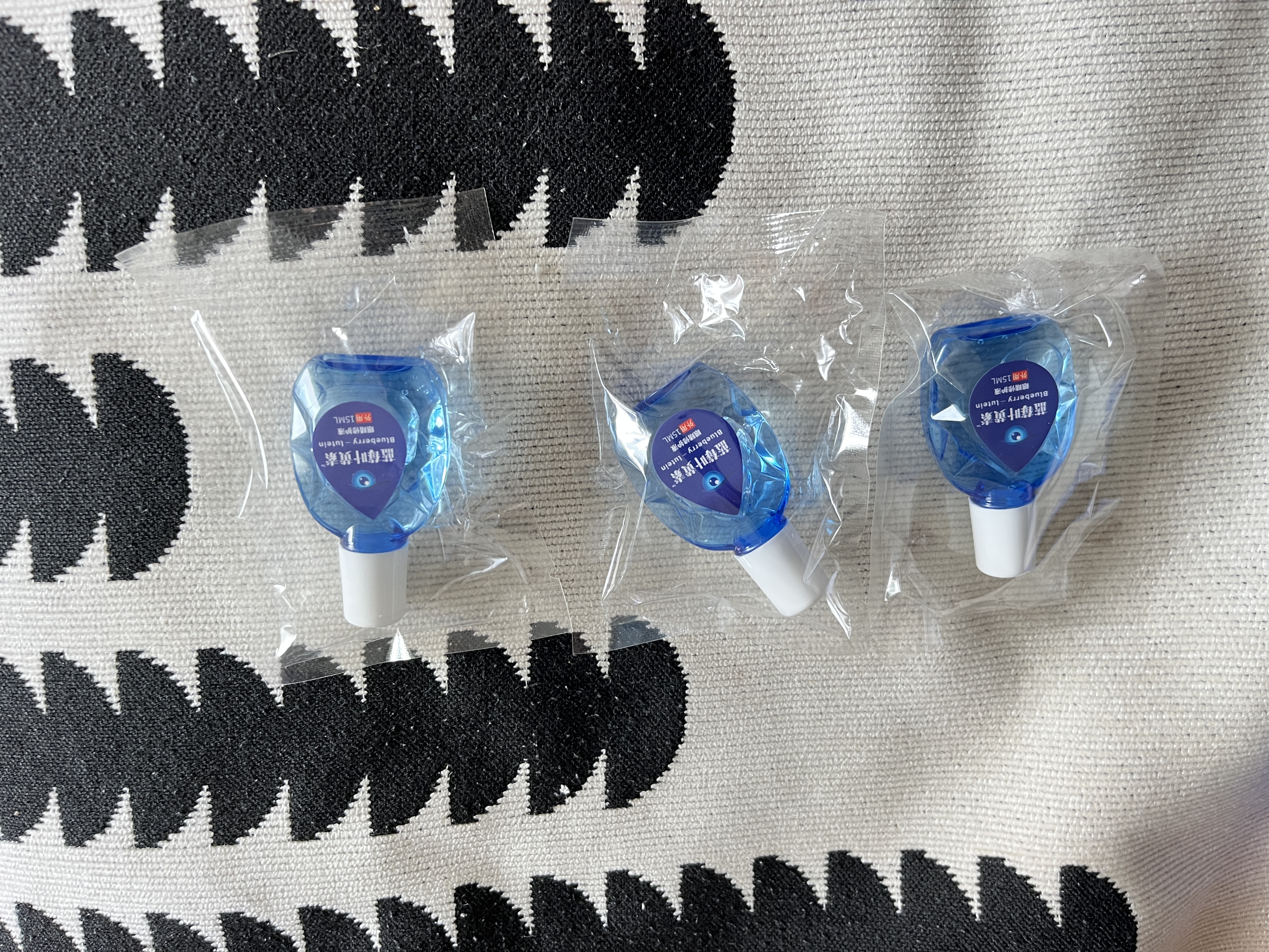 宣医通叶黄素非眼药类水滴眼I液非药品非医用修护液熬夜眼干涩疲劳三瓶 实拍图