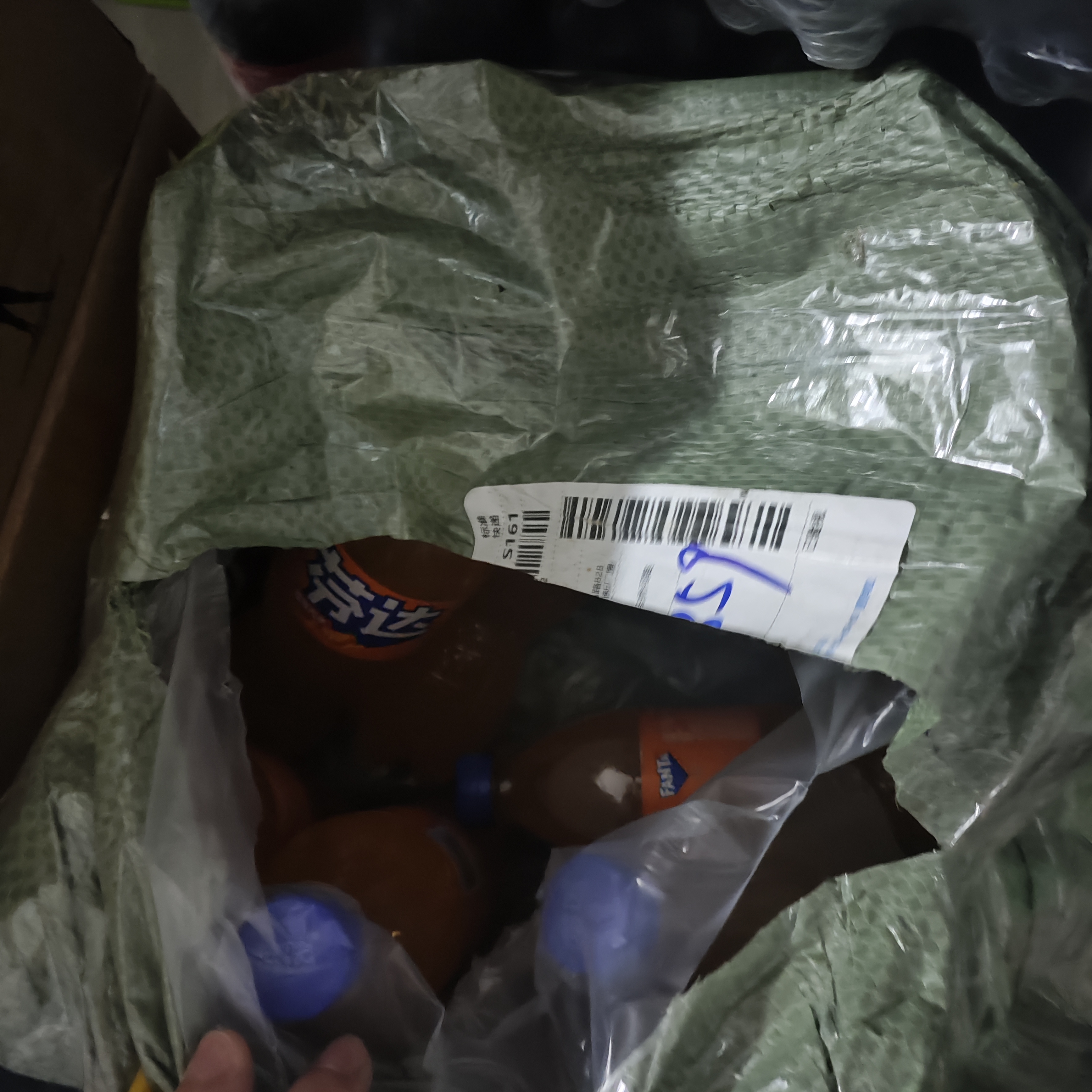 可口可乐（Coca-Cola）芬达 Fanta 橙味汽水碳酸饮料500ml*24瓶 整箱装新老包装随机发货 实拍图