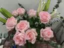 京东鲜花情人节礼物玫瑰10枝+百合3朵+尤加利5枝鲜切花随机色鲜花源头直发 实拍图