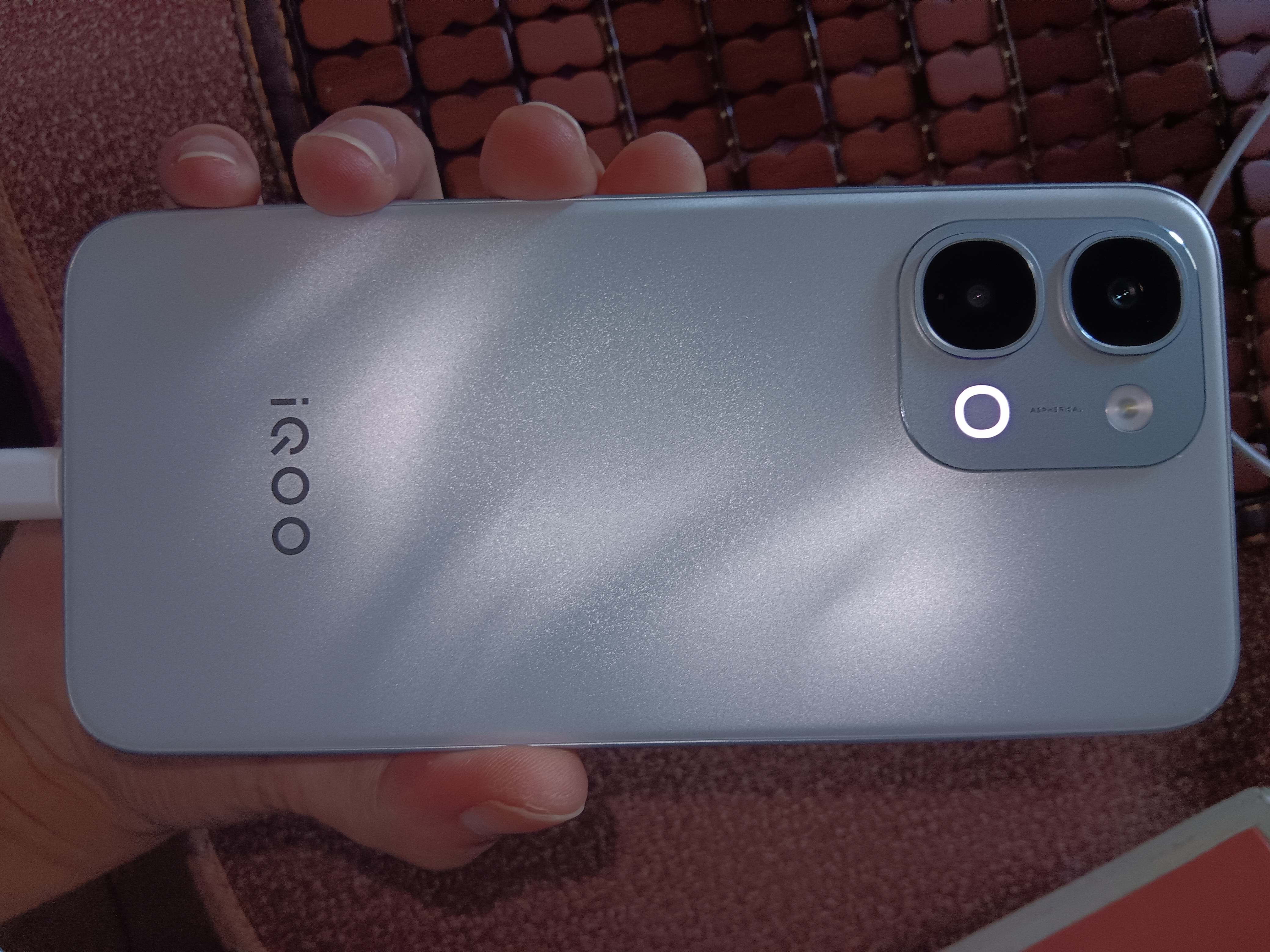 vivo iQOO Z11x 国家补贴 天玑7400 7200mAh超薄蓝海电池 LCD莱茵护眼屏 5000万像素超清主摄 学生手机 雪屿白 12GB  256GB 官方标配 实拍图