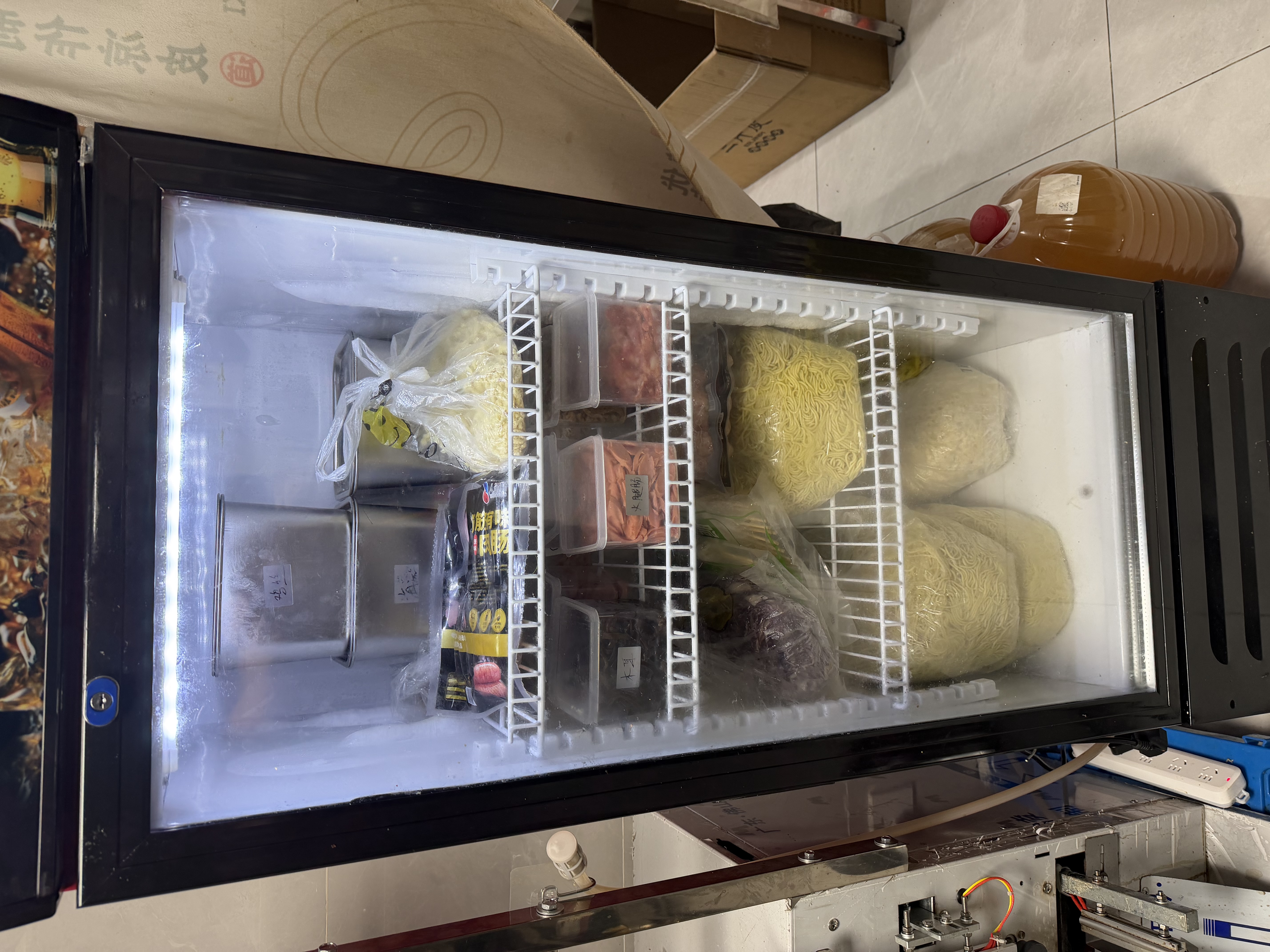 志高展示柜冷藏大容量饮料柜冰柜商用保鲜柜超市玻璃门冰箱立式啤酒柜 单门下机【直冷黑红】1.63m层架*3 一级节能省电80% 实拍图