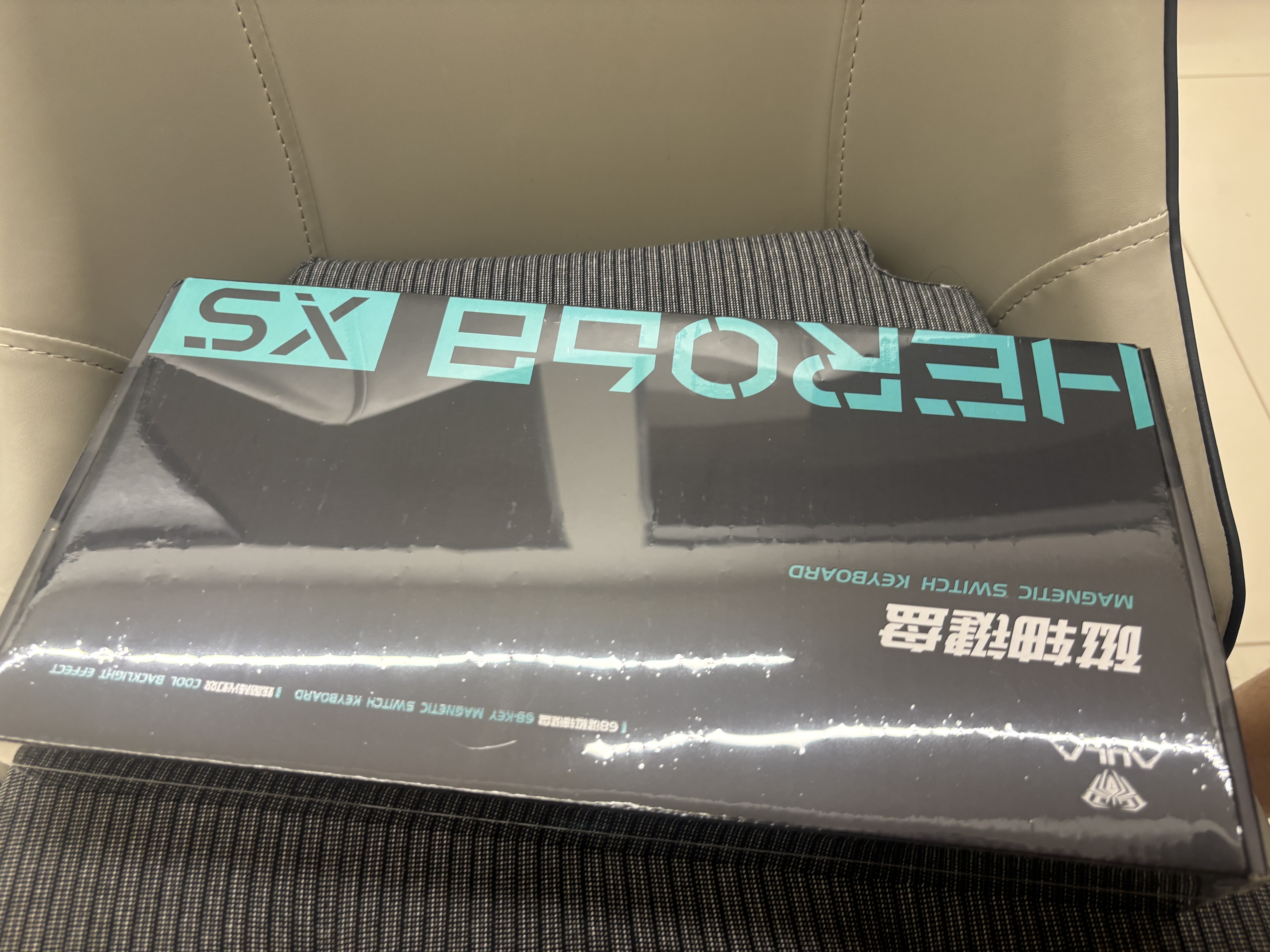 狼蛛（AULA）HERO 68XS镂空无线三模磁轴键盘RT电竞游戏专用双8K ARGB背光68键客制化机械键盘无畏契约 双8K【幻彩粉-雪神磁轴】无线三模 实拍图