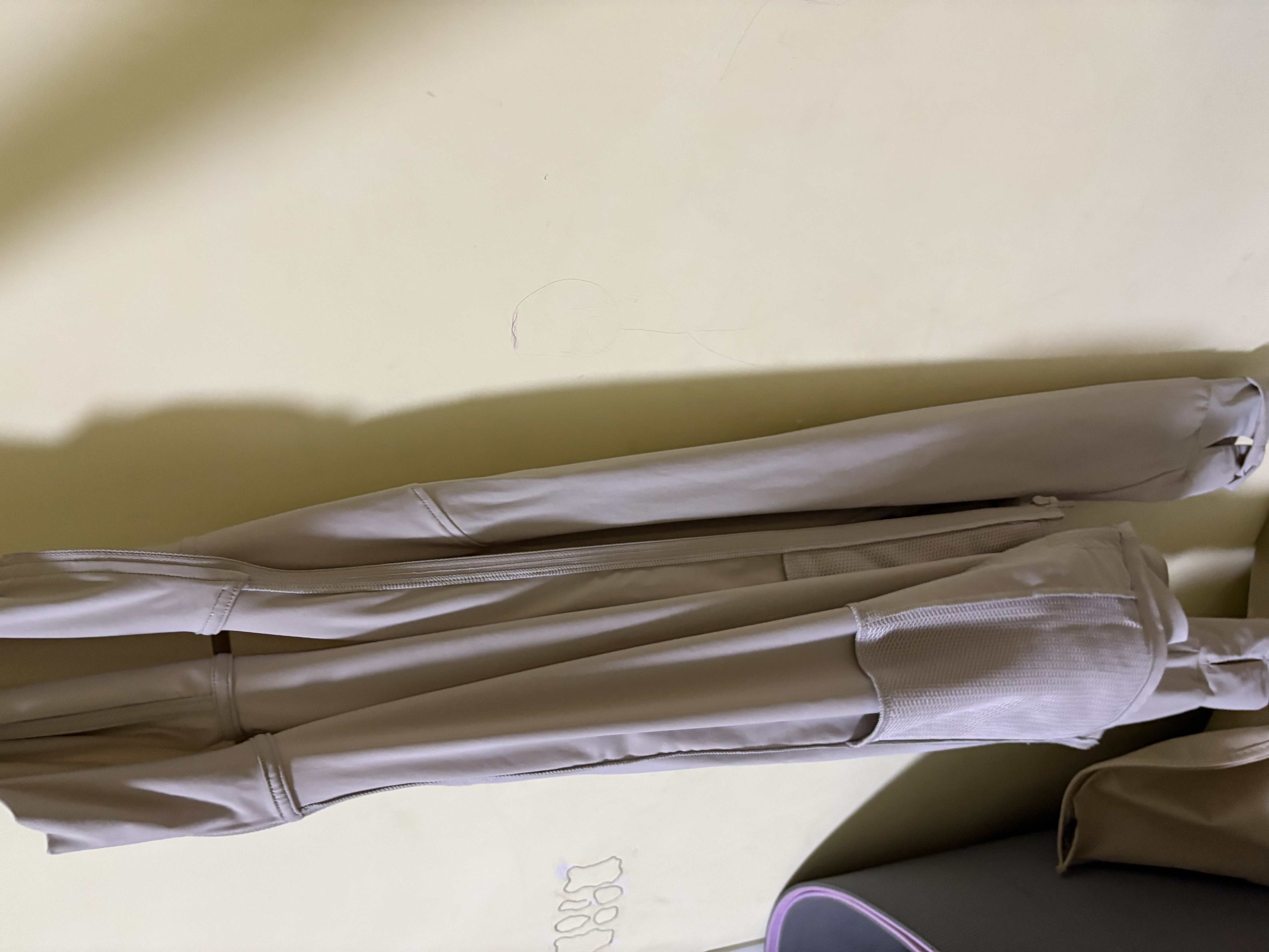 优衣库AIRism高弹力防紫外线拉链连帽开衫女装实测UPF100+483281 02 浅灰色 M 实拍图