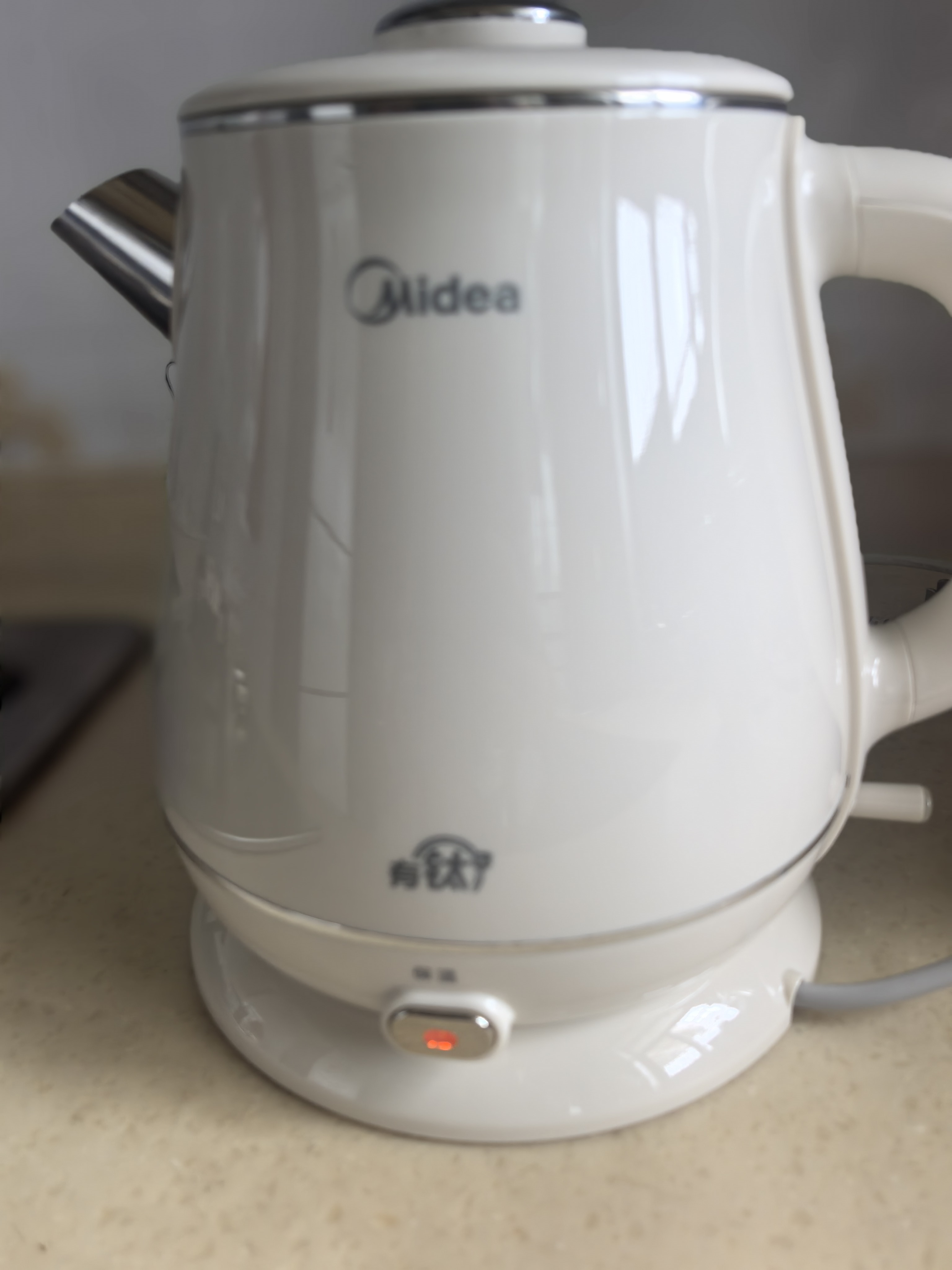 美的（Midea）电热水壶钛材质自动断电外塑内钢艺术家1.8L容量家用调奶器一键恒温水壶吨吨2026新款MK-SH60a-Q 实拍图