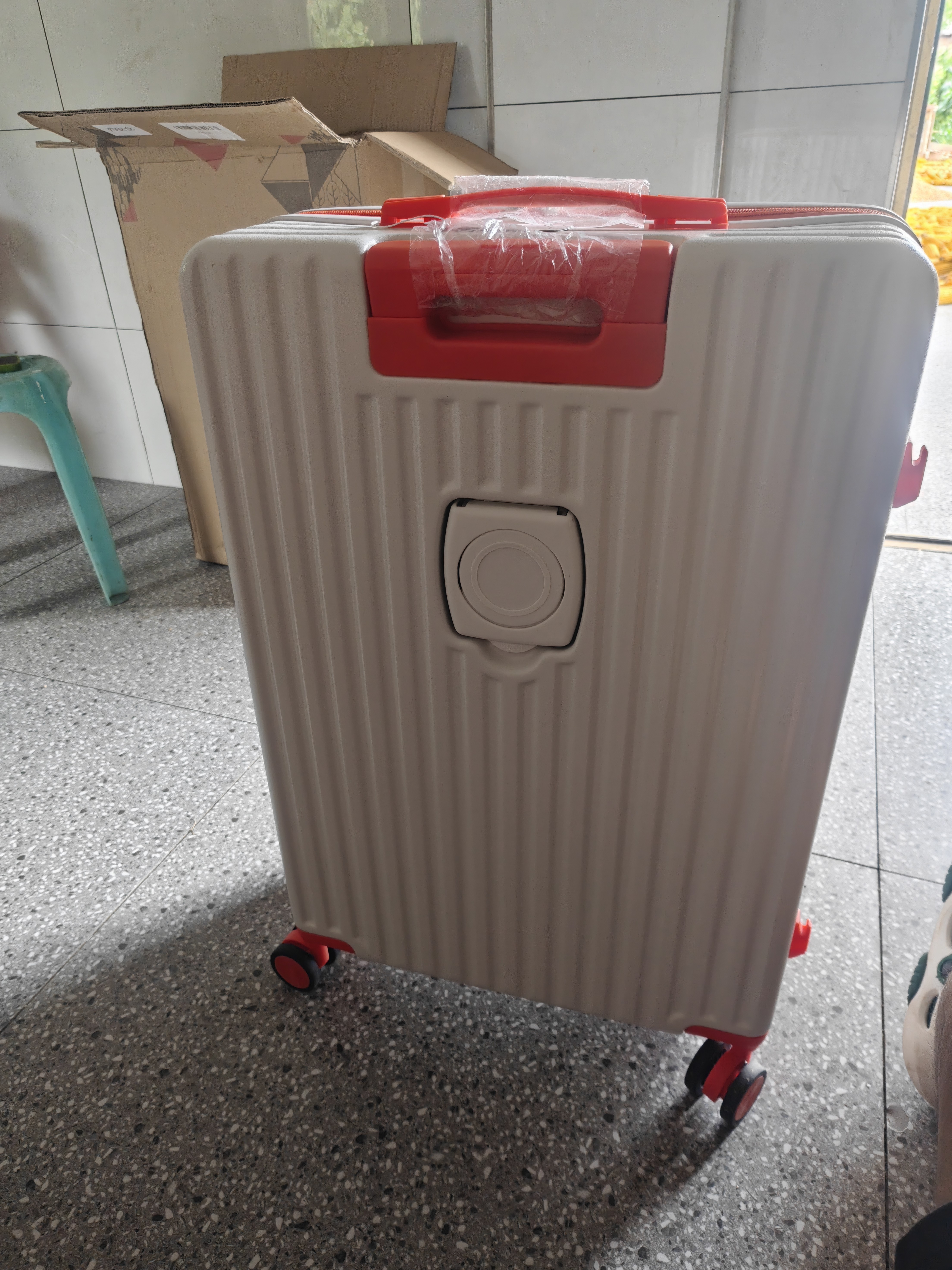狄斯顿保罗多功能前置开口行李箱【次日达】小型可扩展拉杆箱旅行箱加厚皮箱 前置开口 拉链款/ 白配橙+后置杯架【升级2.0】 26英寸 出差出国+充电口+可扩展 实拍图